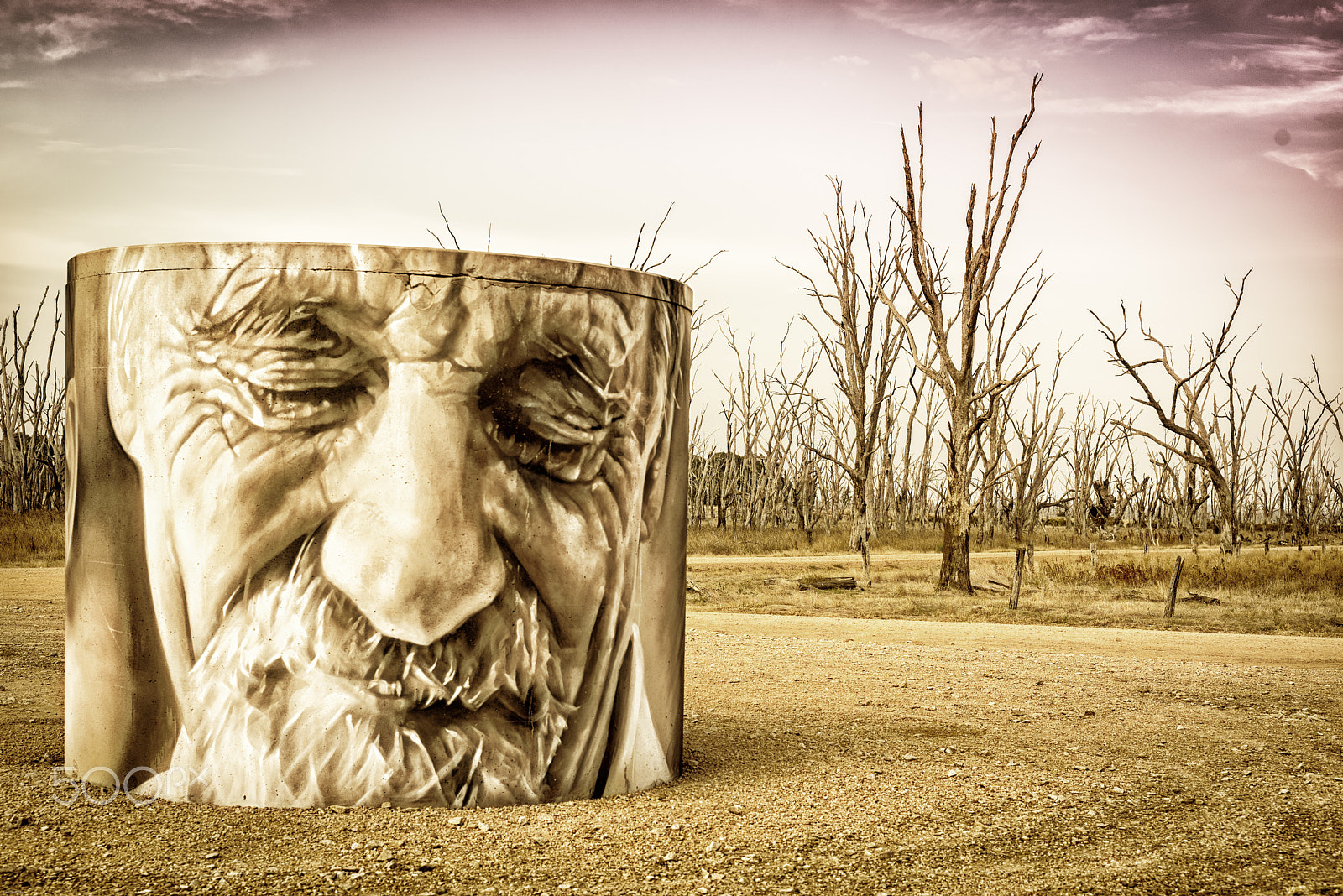 ZEISS Otus 55mm F1.4 sample photo. Guido van helten water tank art photography