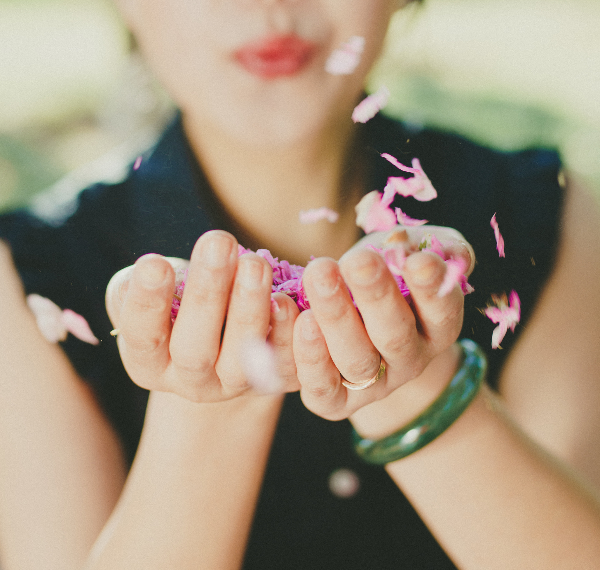 Sony a99 II + Sony Planar T* 50mm F1.4 ZA SSM sample photo. Face peach blossom photography