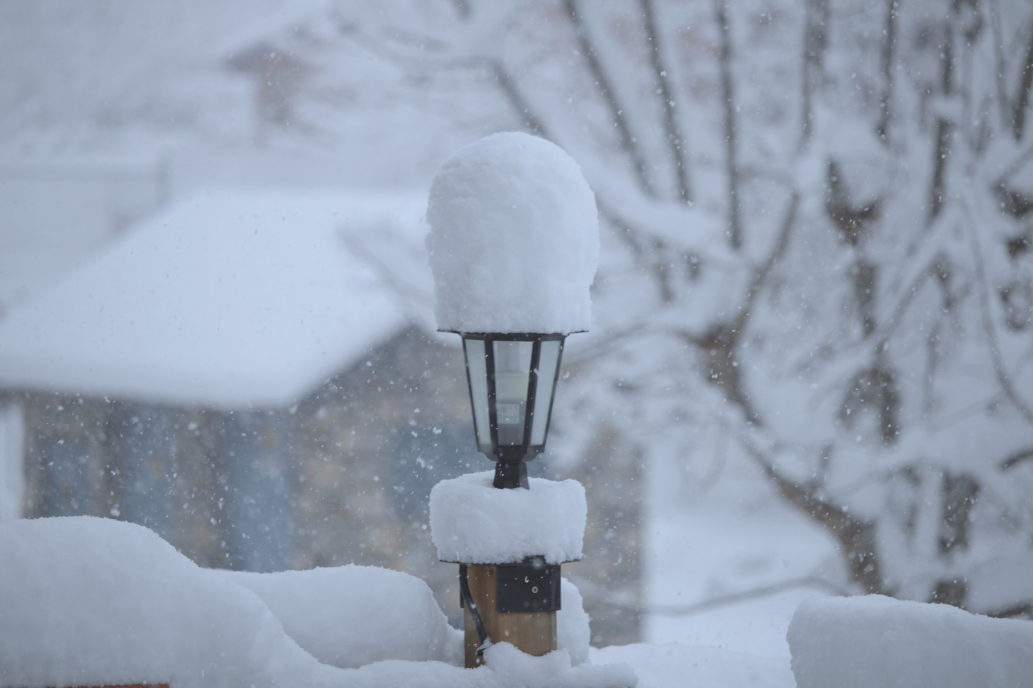 Canon EOS M sample photo. Streetlight photography