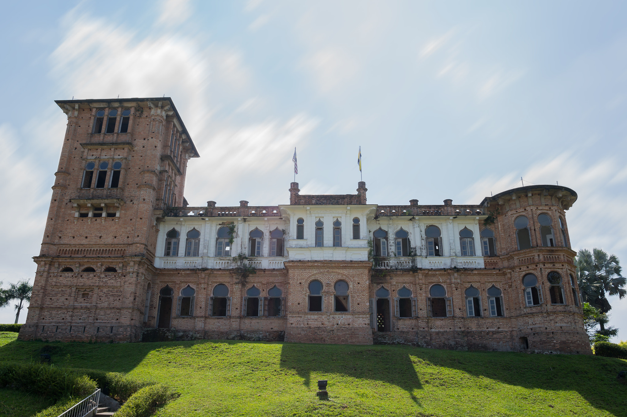 Sony Alpha NEX-5T + Sigma 19mm F2.8 EX DN sample photo. Kellie's castle photography