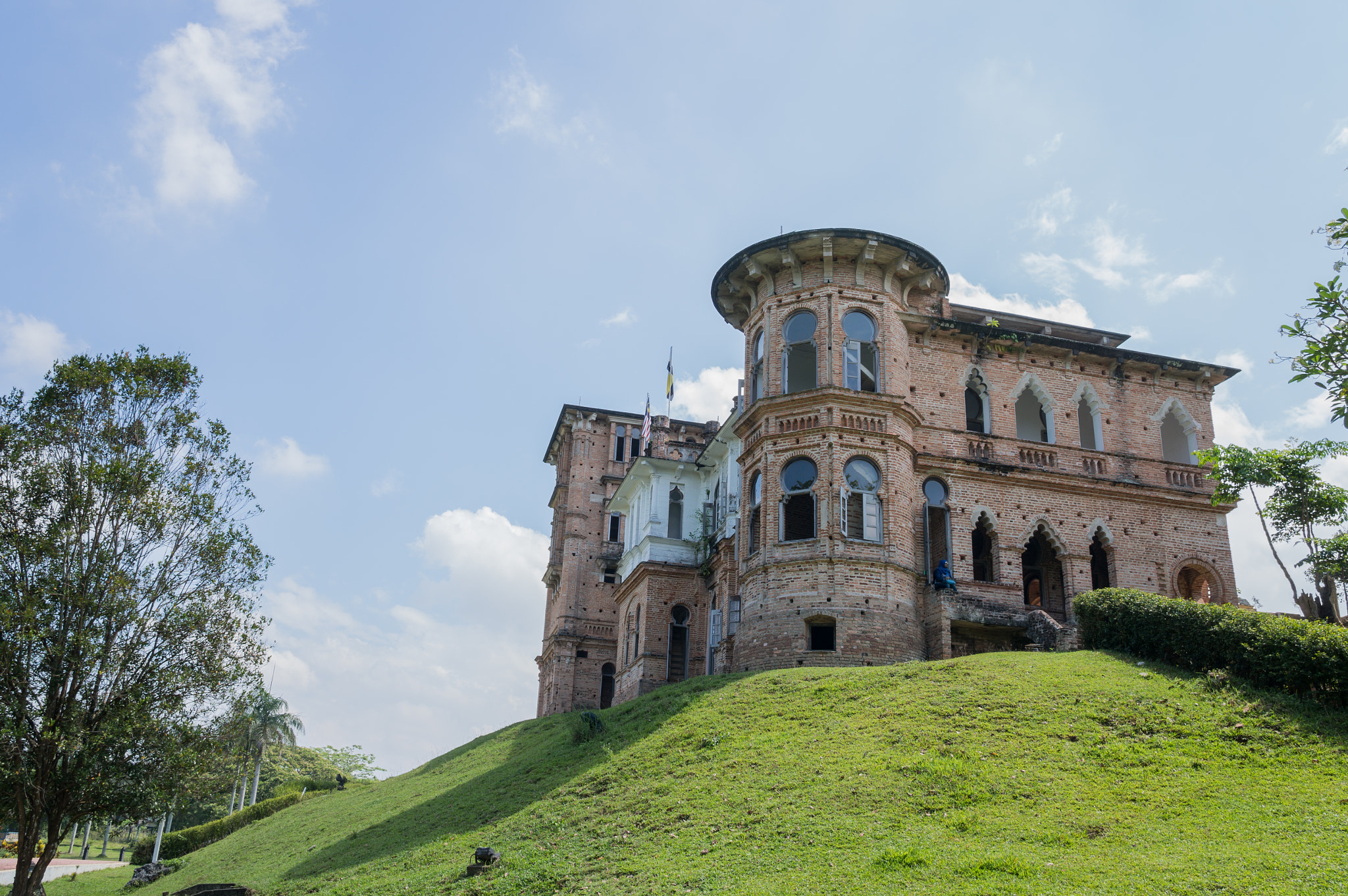 Sony Alpha NEX-5T + Sigma 19mm F2.8 EX DN sample photo. Kellie's castle photography