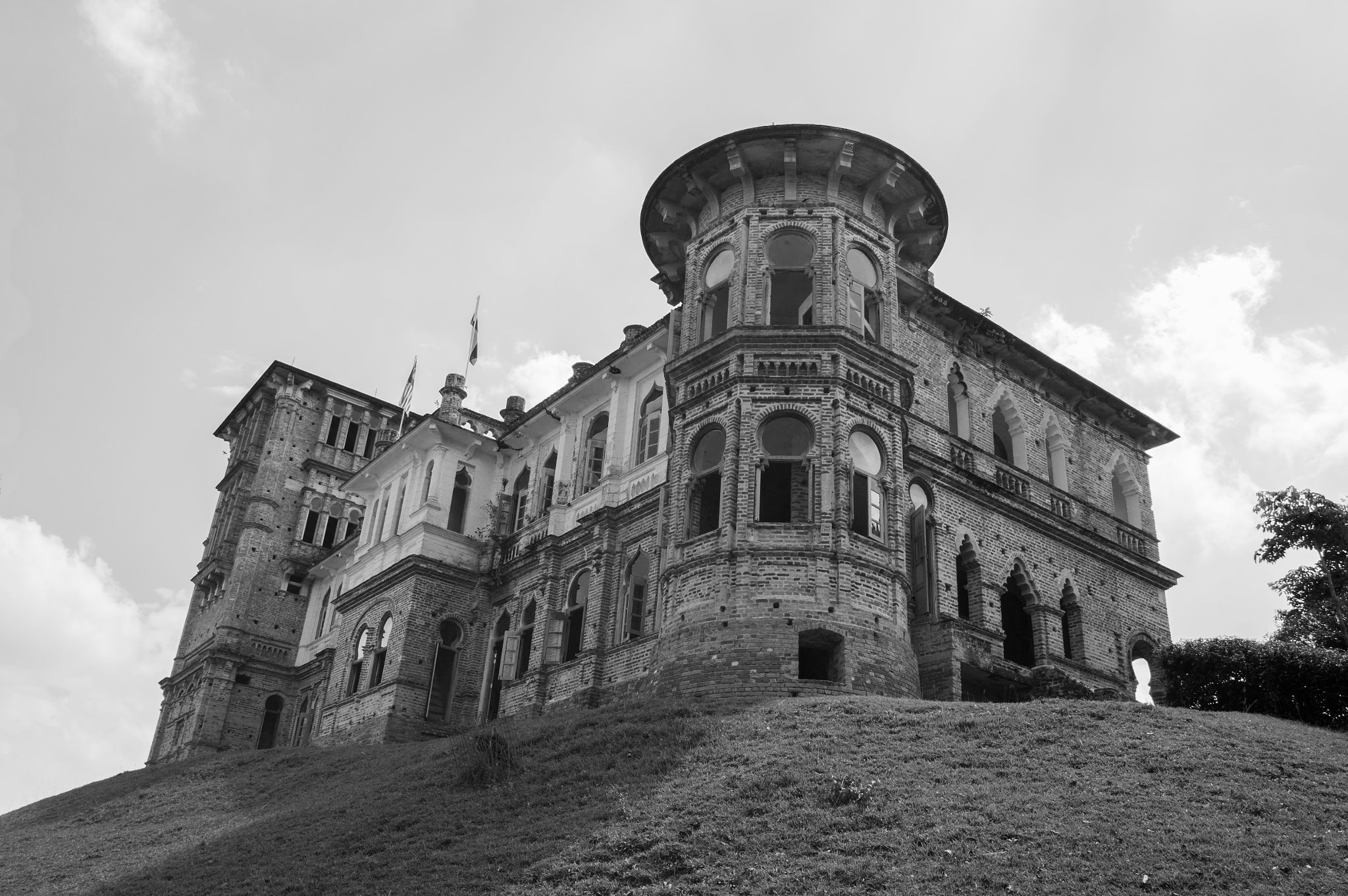 Sony Alpha NEX-5T + Sigma 19mm F2.8 EX DN sample photo. Kellie's castle photography