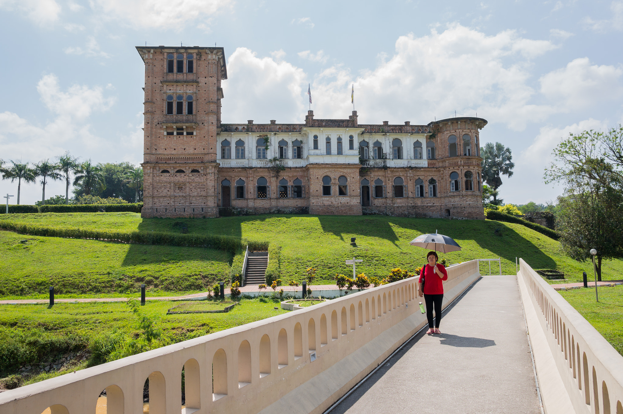 Sony Alpha NEX-5T + Sigma 19mm F2.8 EX DN sample photo. Kellie's castle photography