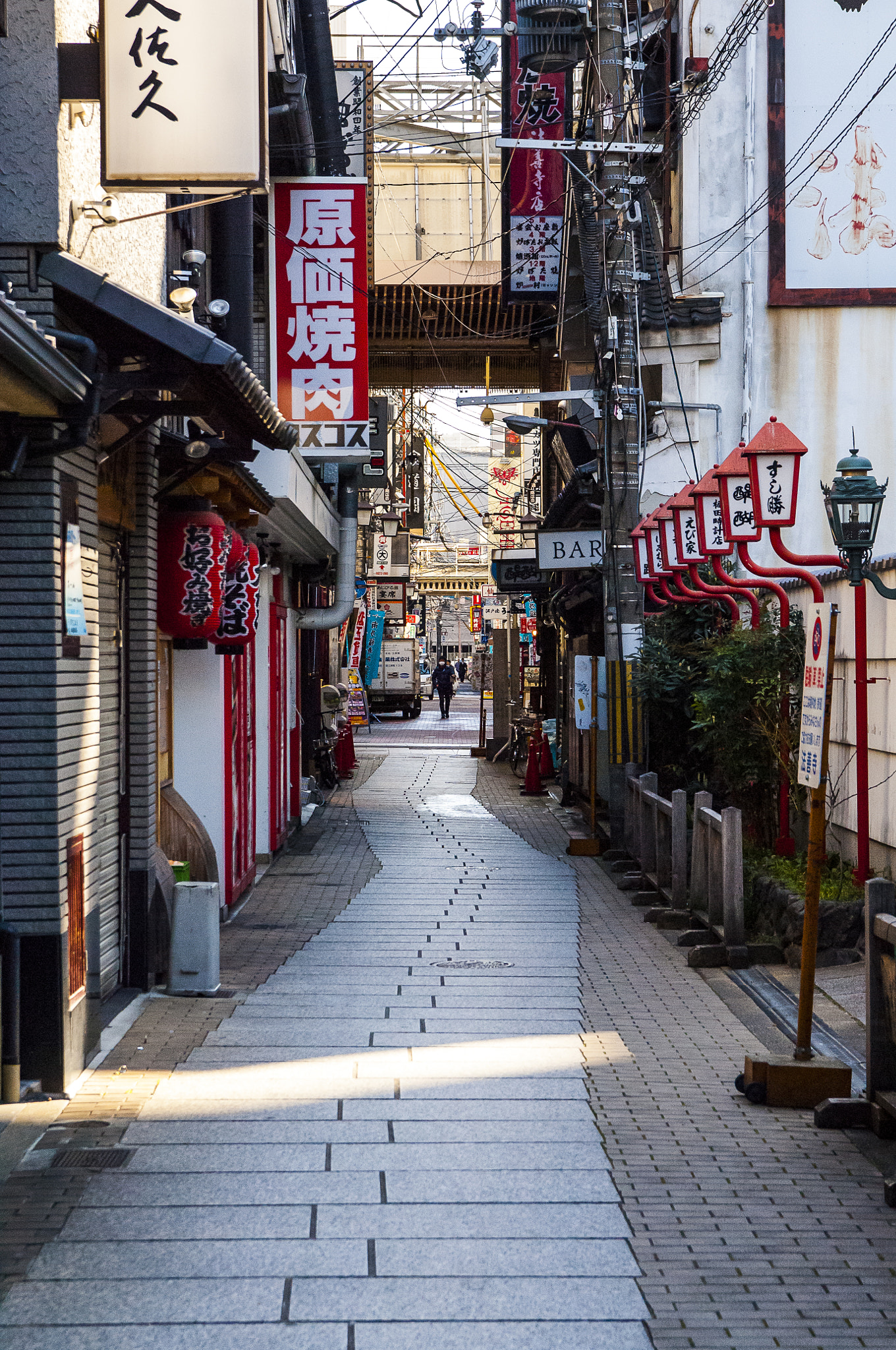 Nikon D2X + Sigma 18-50mm F2.8 EX DC Macro sample photo. 20160225_osaka(road) photography