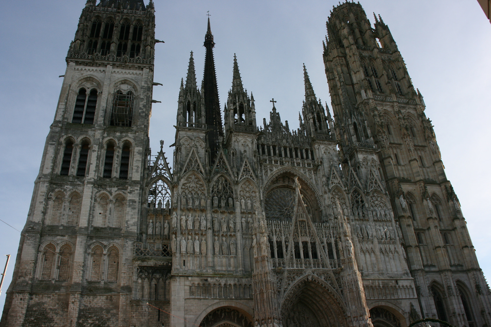 Canon EOS 400D (EOS Digital Rebel XTi / EOS Kiss Digital X) sample photo. Cathédrale photography