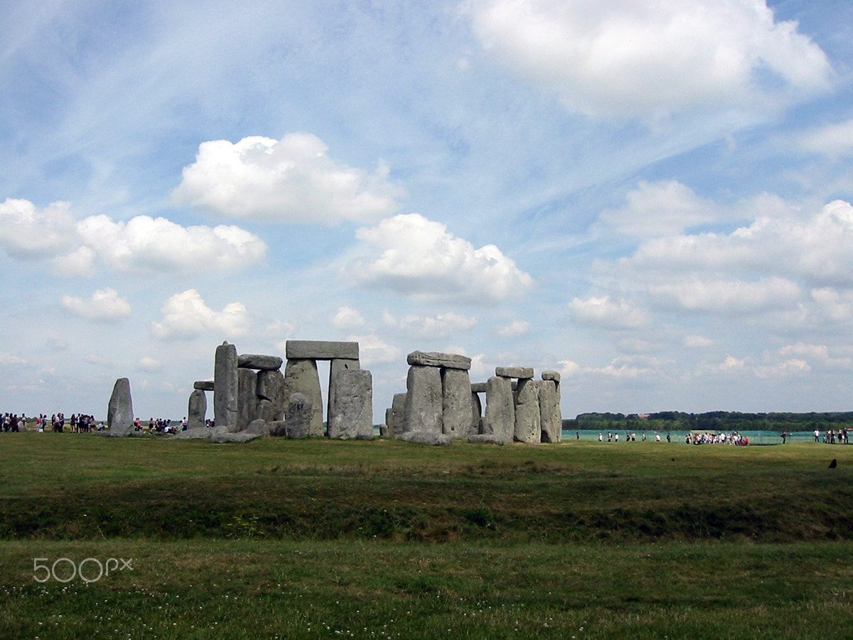 Canon DIGITAL IXUS 300 sample photo. South england : the stonehenge monument photography