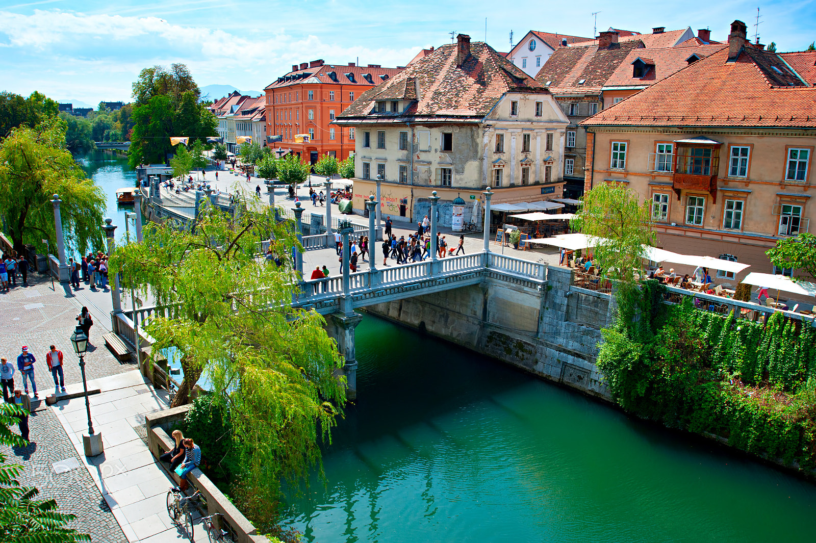 AF Zoom-Nikkor 28-80mm f/3.3-5.6G sample photo. Ljubljana riverside photography