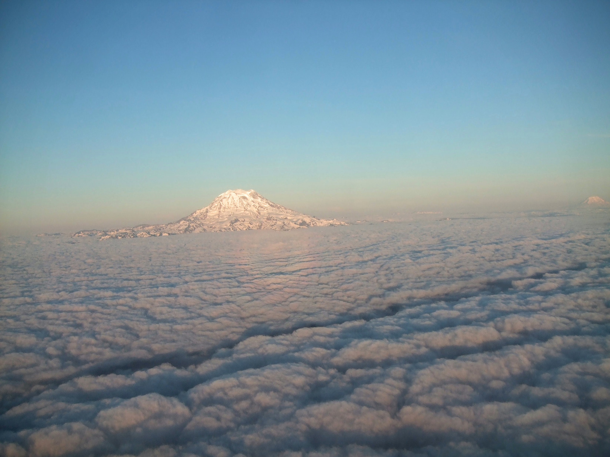 Fujifilm FinePix F40fd sample photo. Above the clouds photography