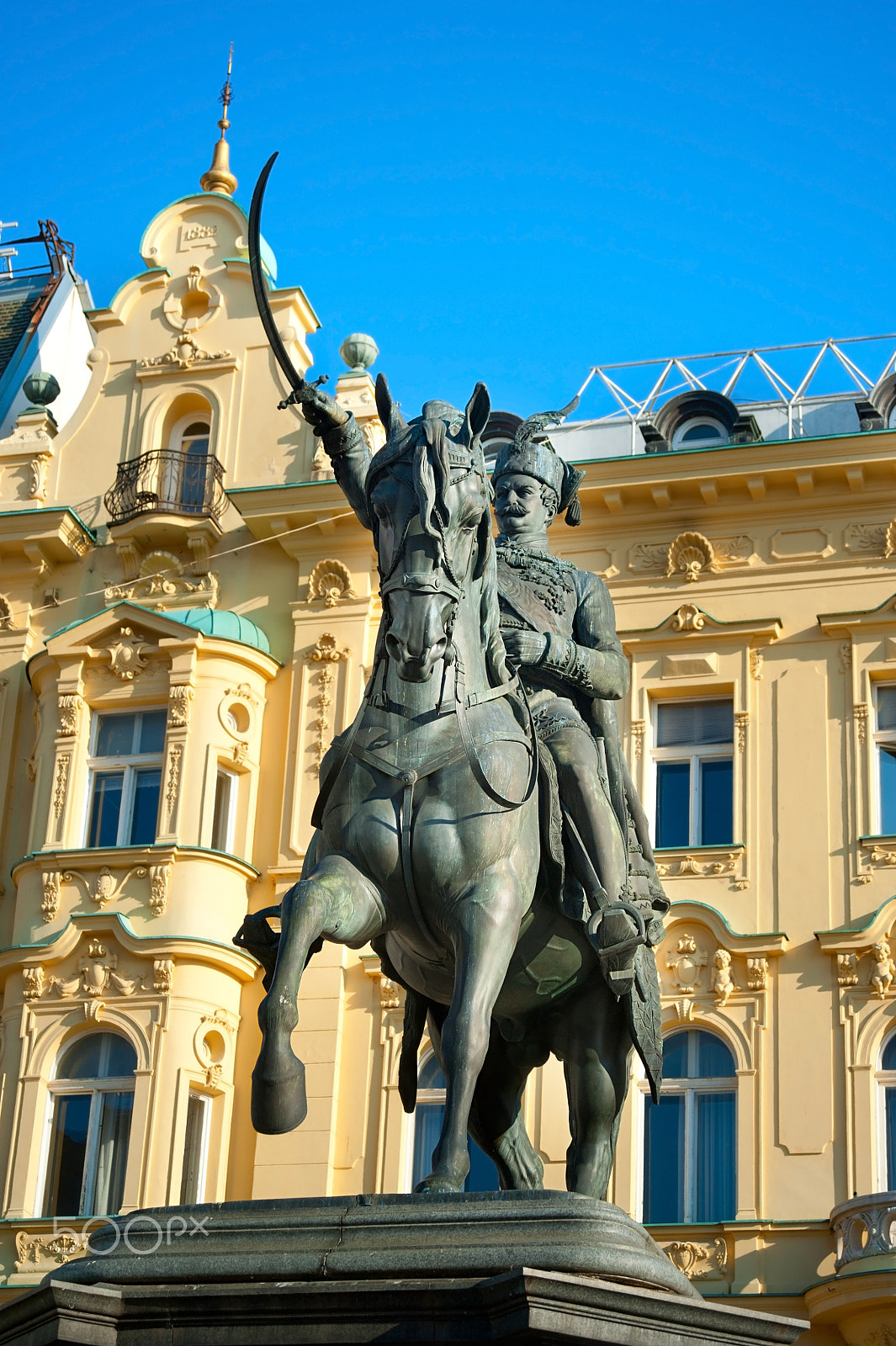 AF Zoom-Nikkor 28-80mm f/3.3-5.6G sample photo. Ban jelacic statue photography