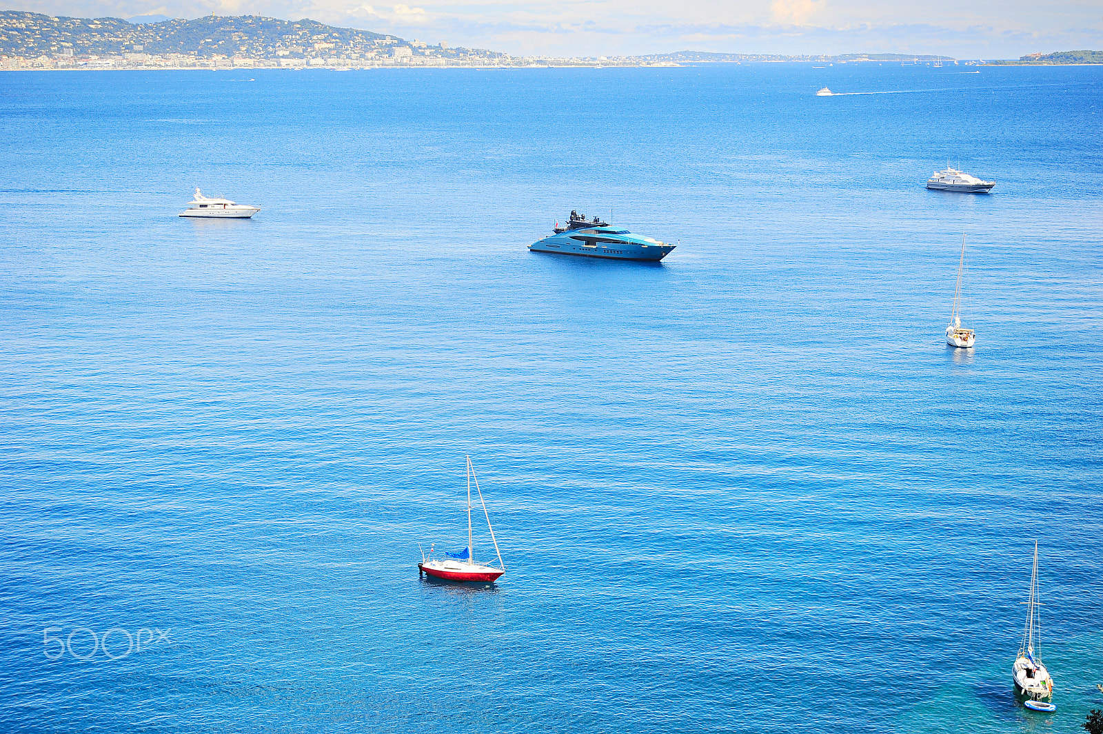 AF Zoom-Nikkor 28-80mm f/3.3-5.6G sample photo. Yachts in the bay photography