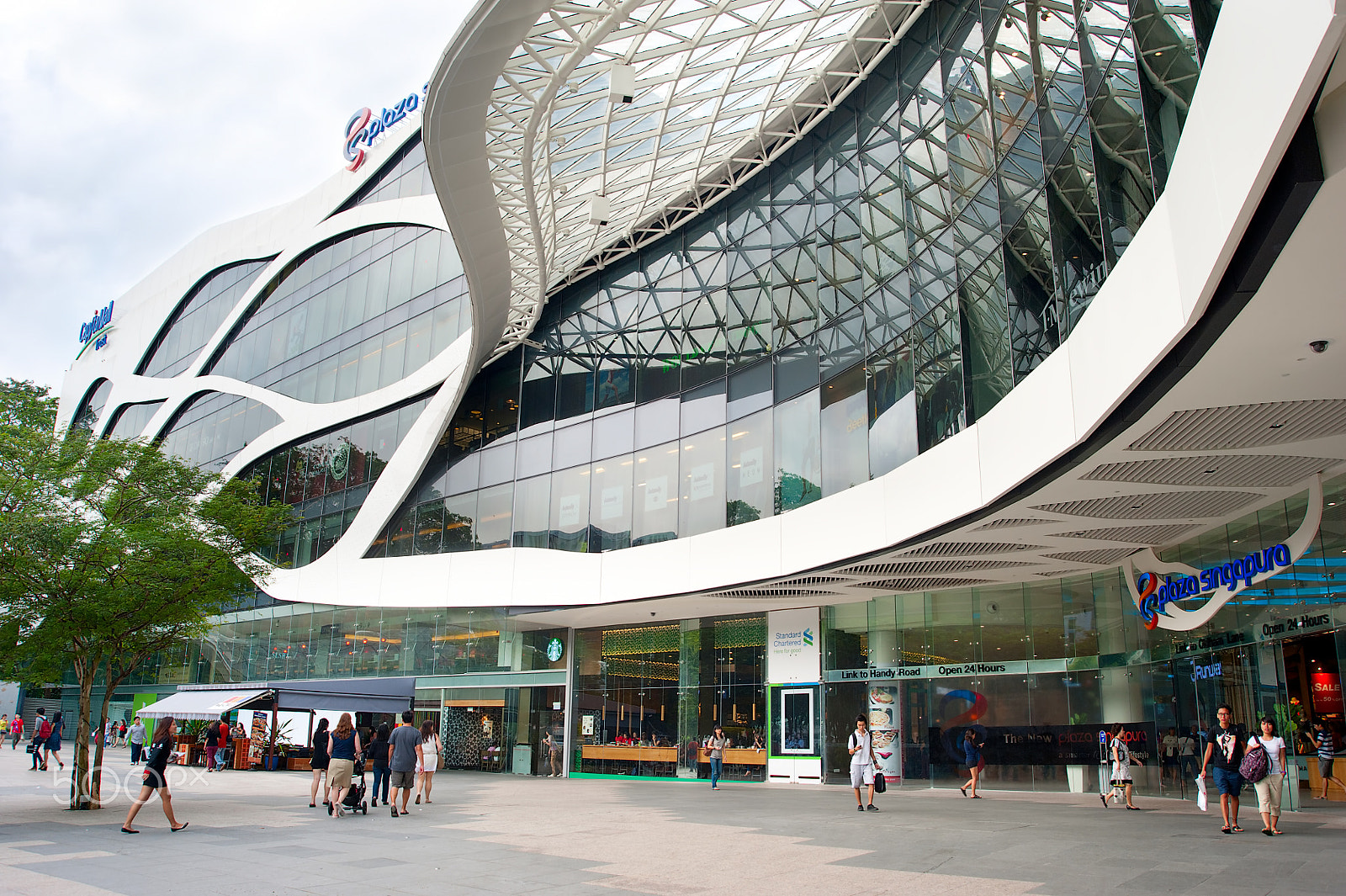 AF Zoom-Nikkor 28-80mm f/3.3-5.6G sample photo. Plaza singapura photography