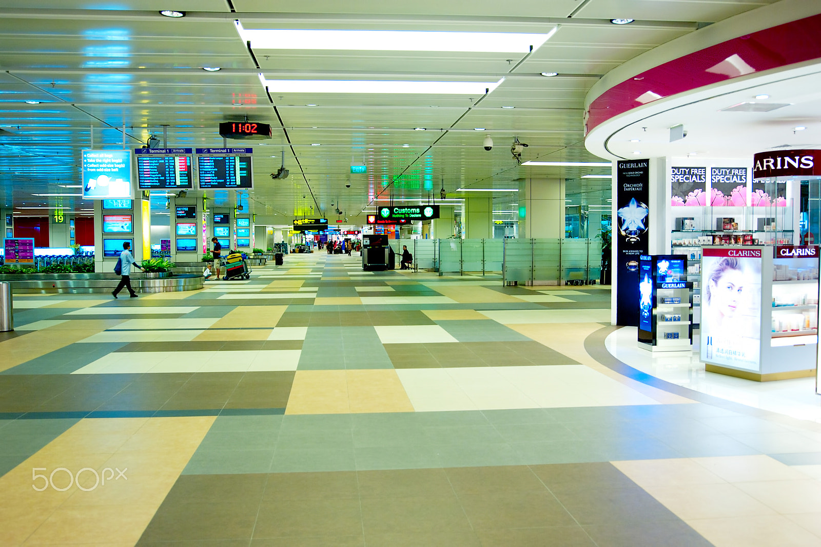 AF Zoom-Nikkor 28-80mm f/3.3-5.6G sample photo. Hall at changi international airport photography