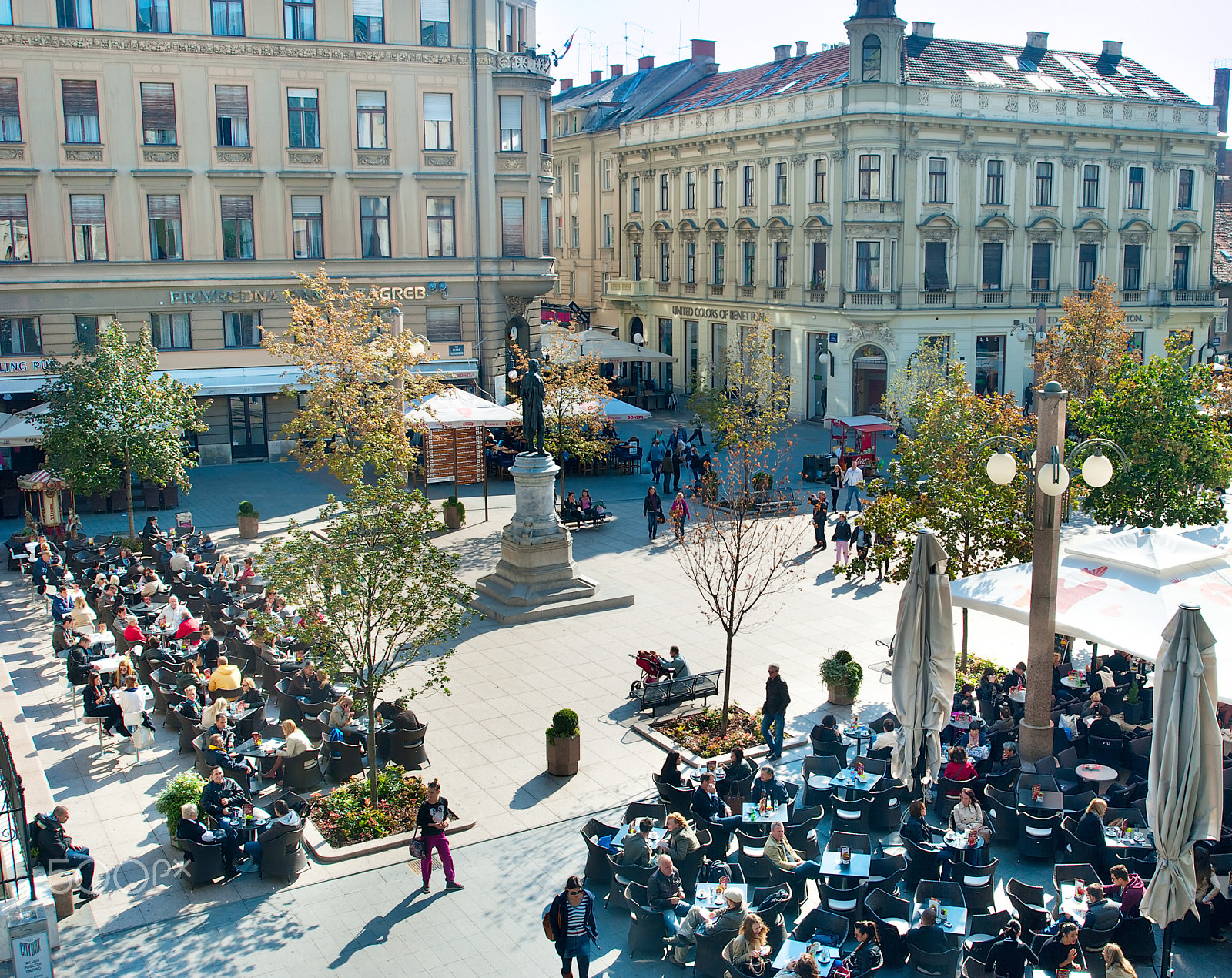 AF Zoom-Nikkor 28-80mm f/3.3-5.6G sample photo. Zagreb square photography