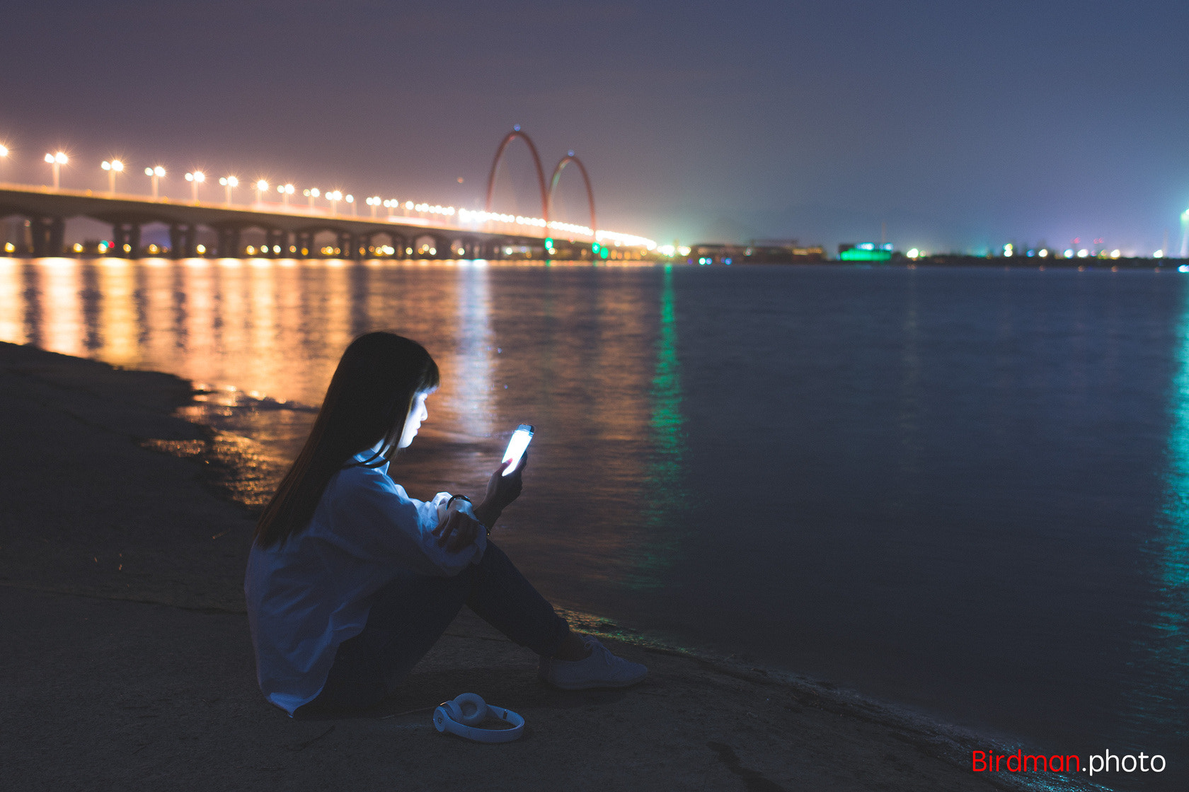 Nikon D7200 + Nikon AF-S Nikkor 28mm F1.8G sample photo.  你我本是河两岸， 永隔一江（shou）水（ji）。  photography