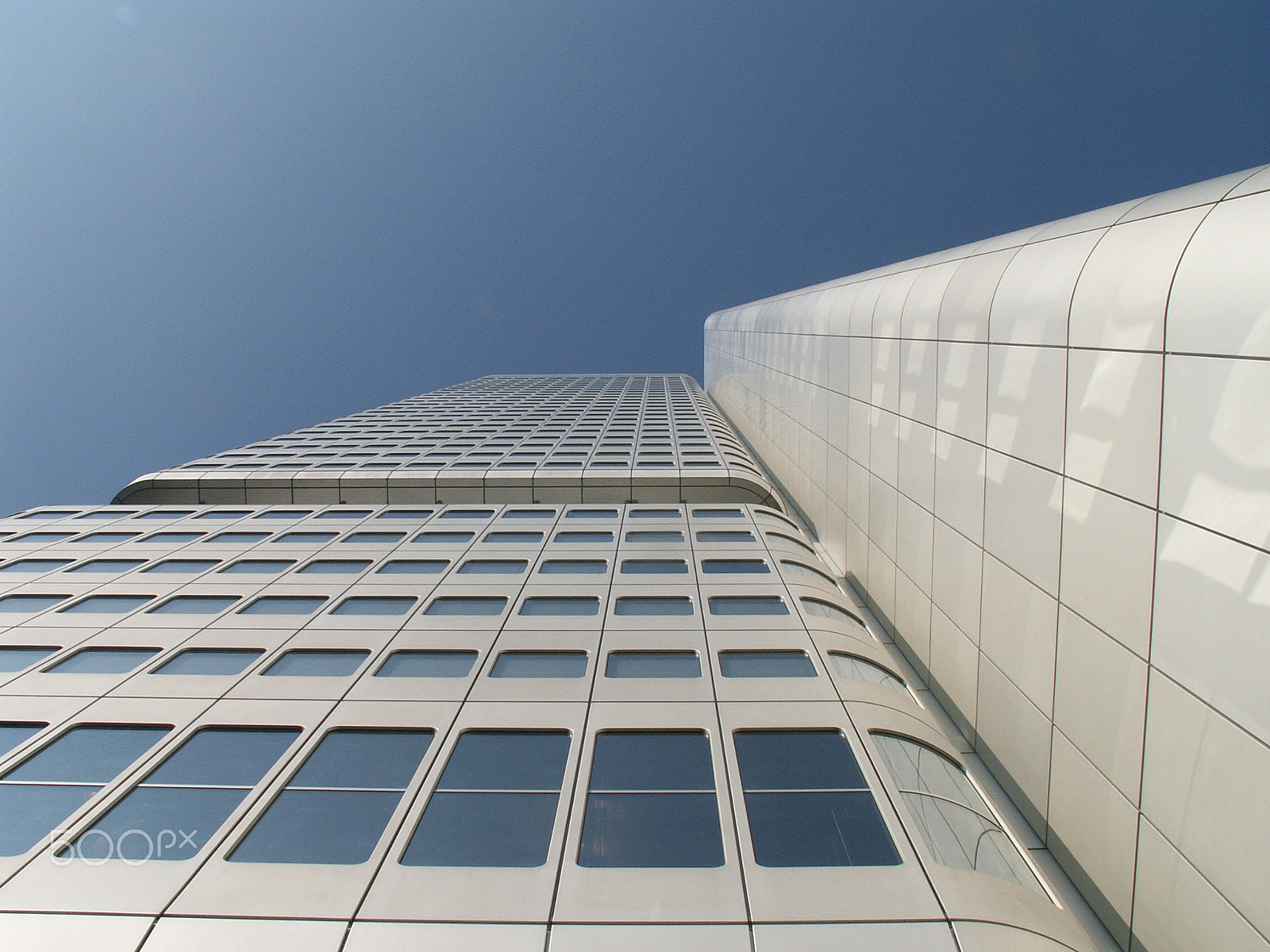 KONICA MINOLTA DiMAGE Z3 sample photo. Frankfurt dresdner bank photography