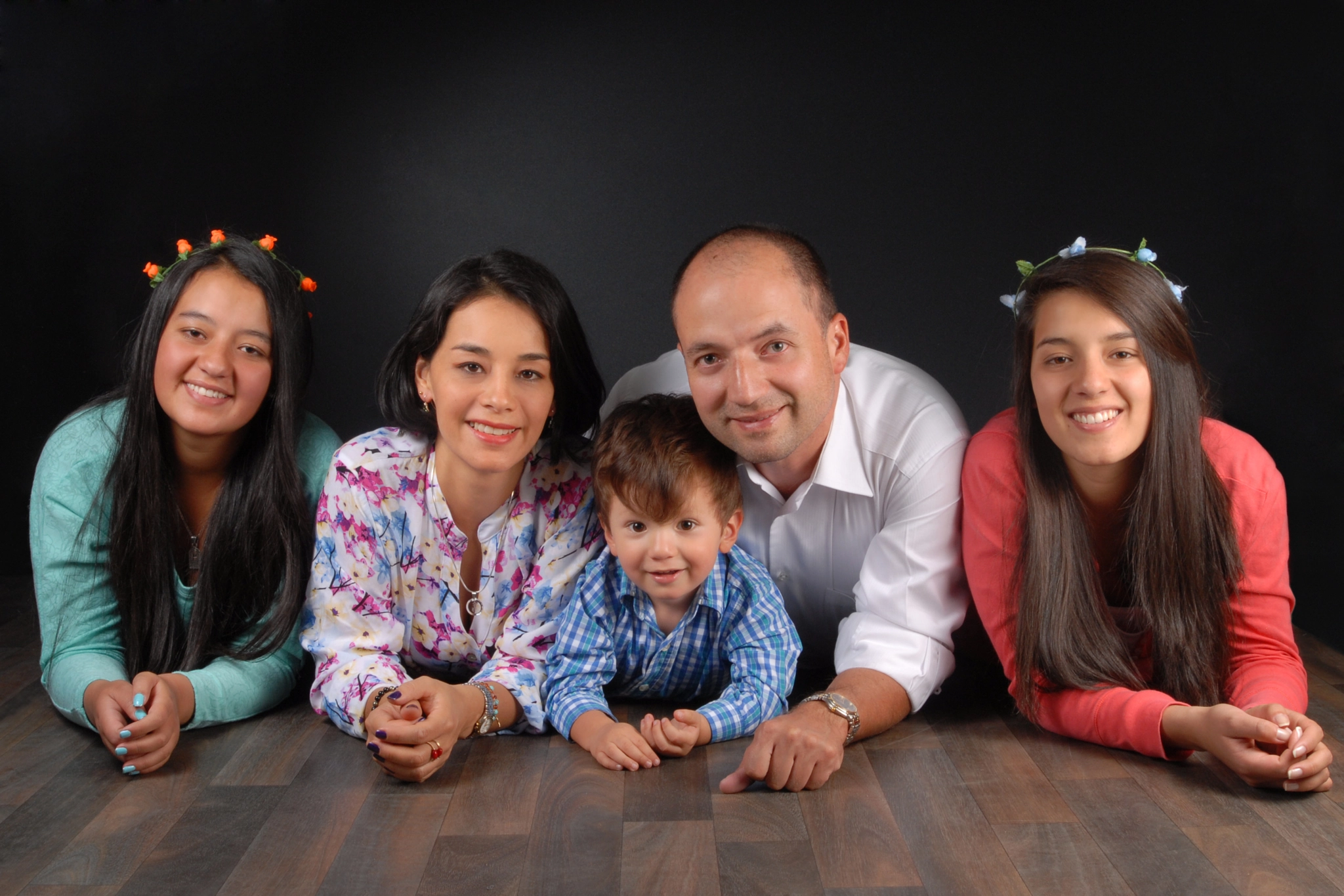 AF Zoom-Nikkor 28-100mm f/3.5-5.6G sample photo. Marcela's family photography