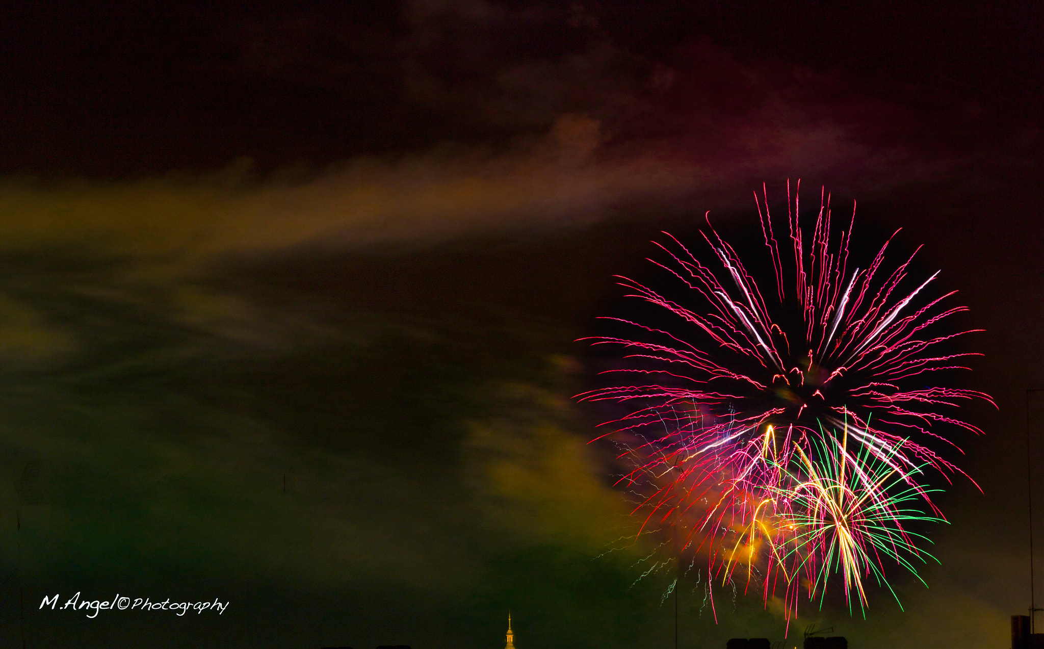 Canon EF 100-400mm F4.5-5.6L IS II USM sample photo. Fuegos artificiales. photography