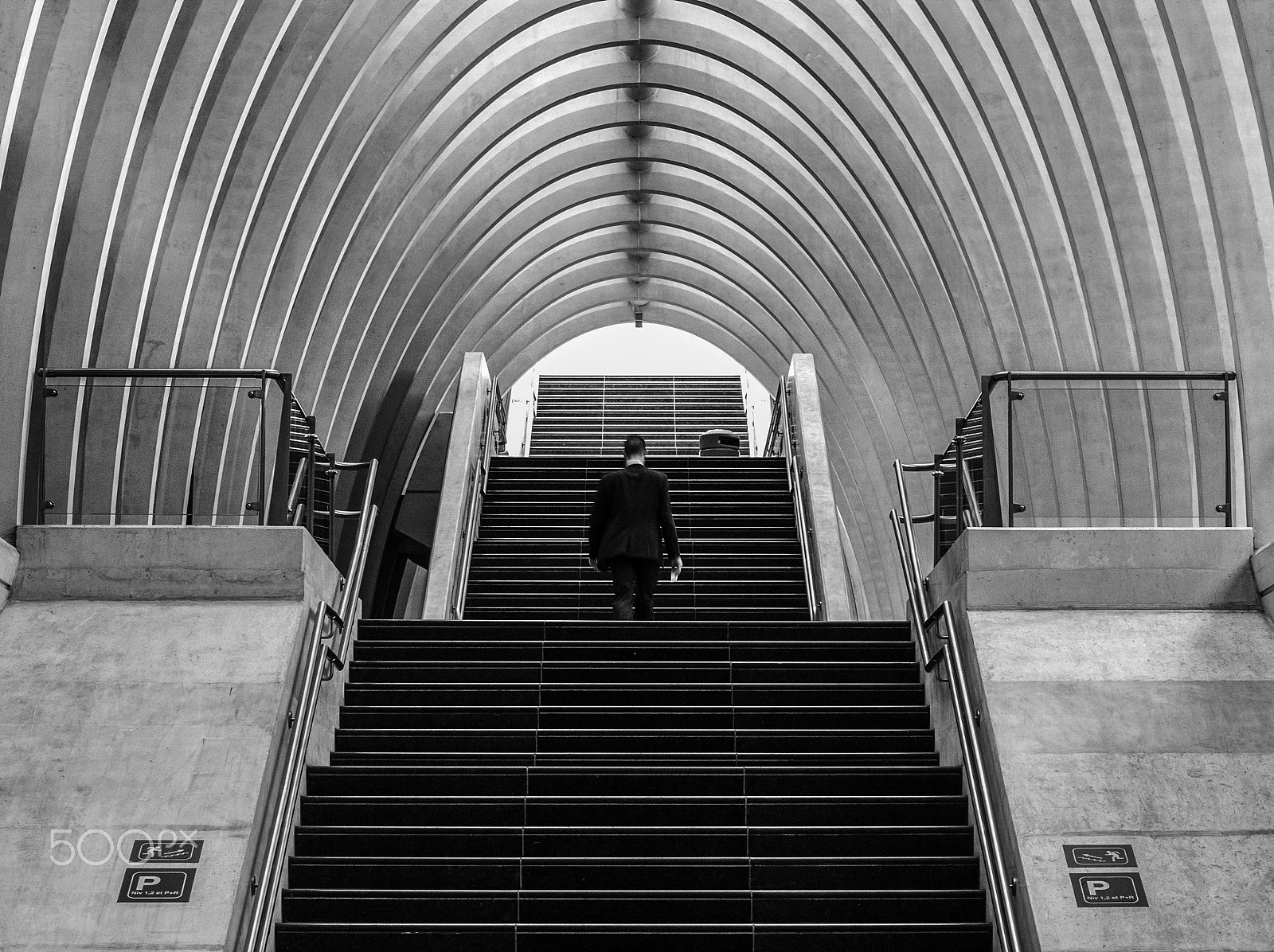 Panasonic Lumix DMC-GH2 sample photo. Business as usual photography