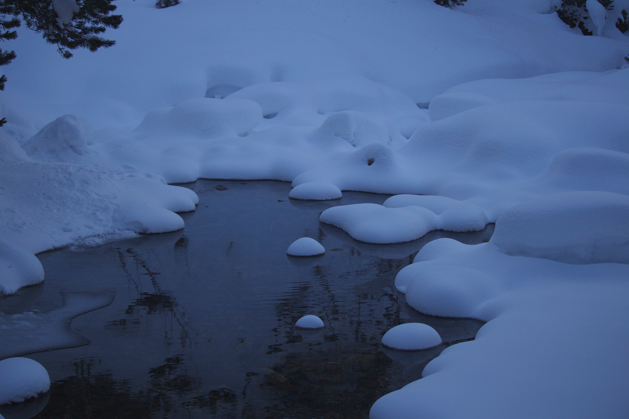 Canon EOS M + Canon EF-S 55-250mm F4-5.6 IS STM sample photo. Snow river photography