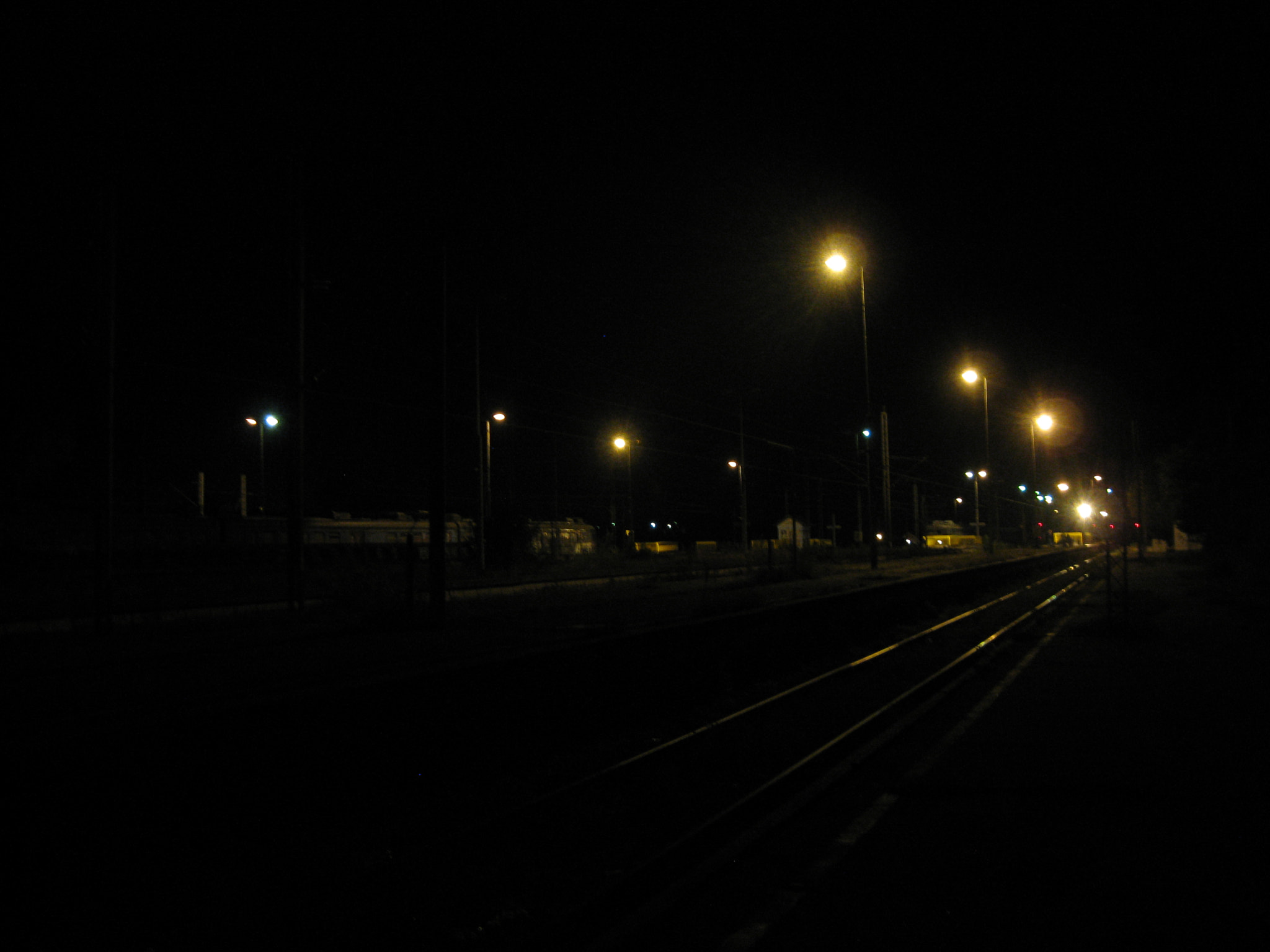 Canon PowerShot A1000 IS sample photo. Train station photography