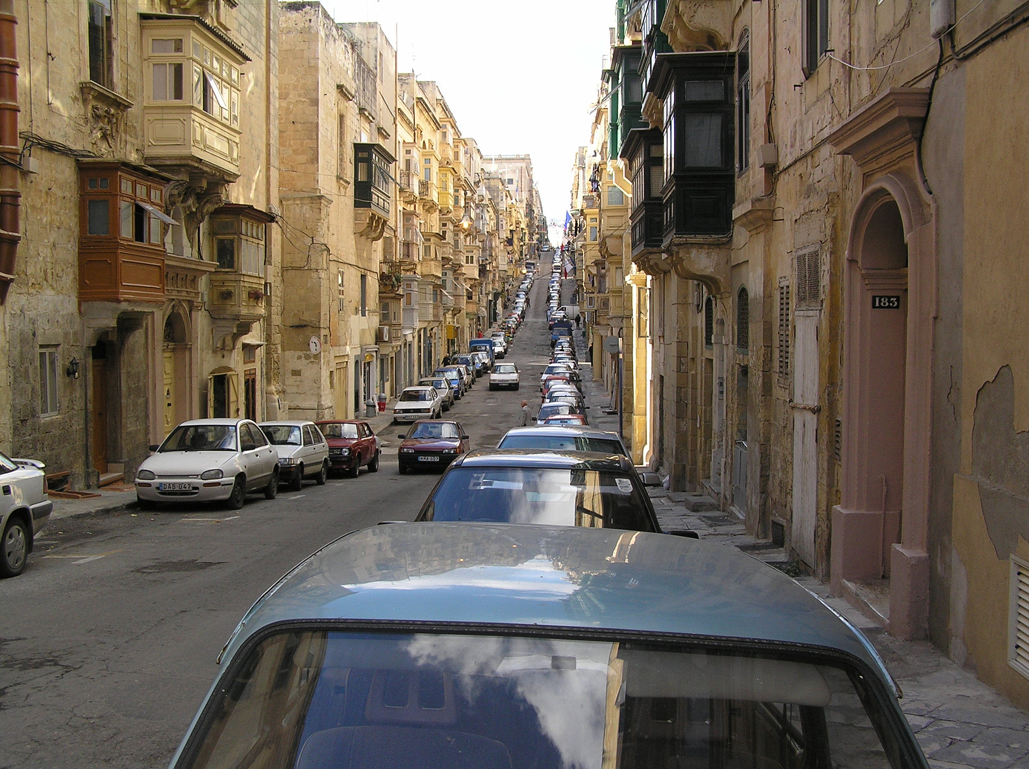 Olympus C765UZ sample photo. Valletta street photography