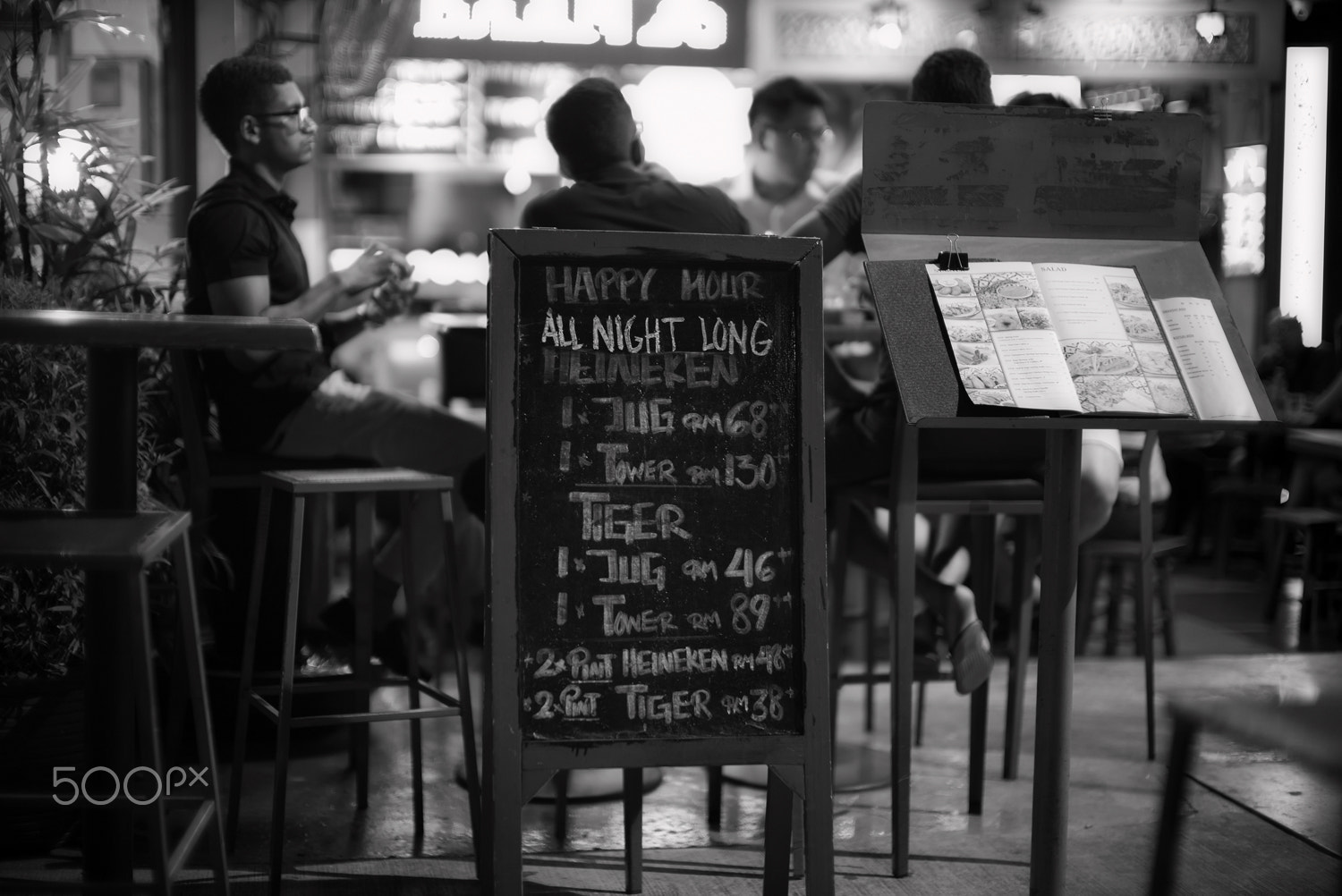 Leica Noctilux-M 50mm F0.95 ASPH sample photo. Happy hour photography