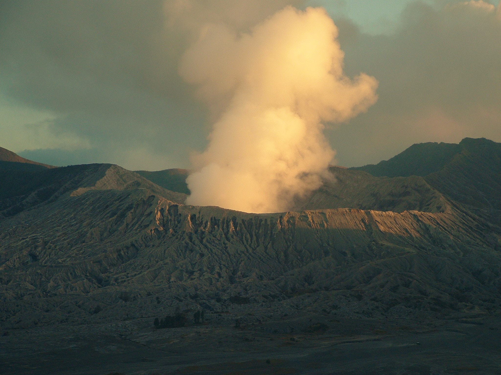 Fujifilm FinePix S3000 sample photo. Bromo at sunrise photography