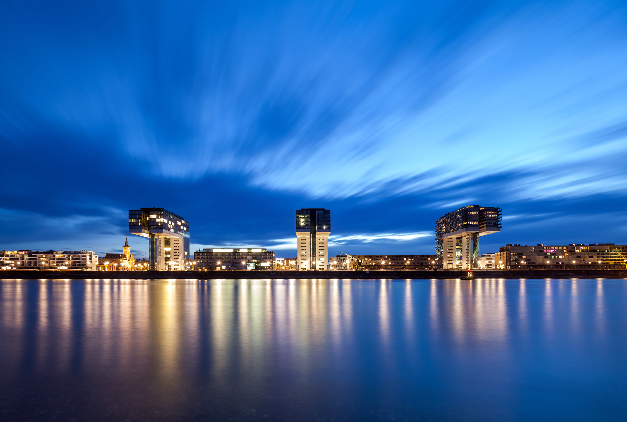Canon TS-E 17mm F4L Tilt-Shift sample photo. Kranhaus buildings photography