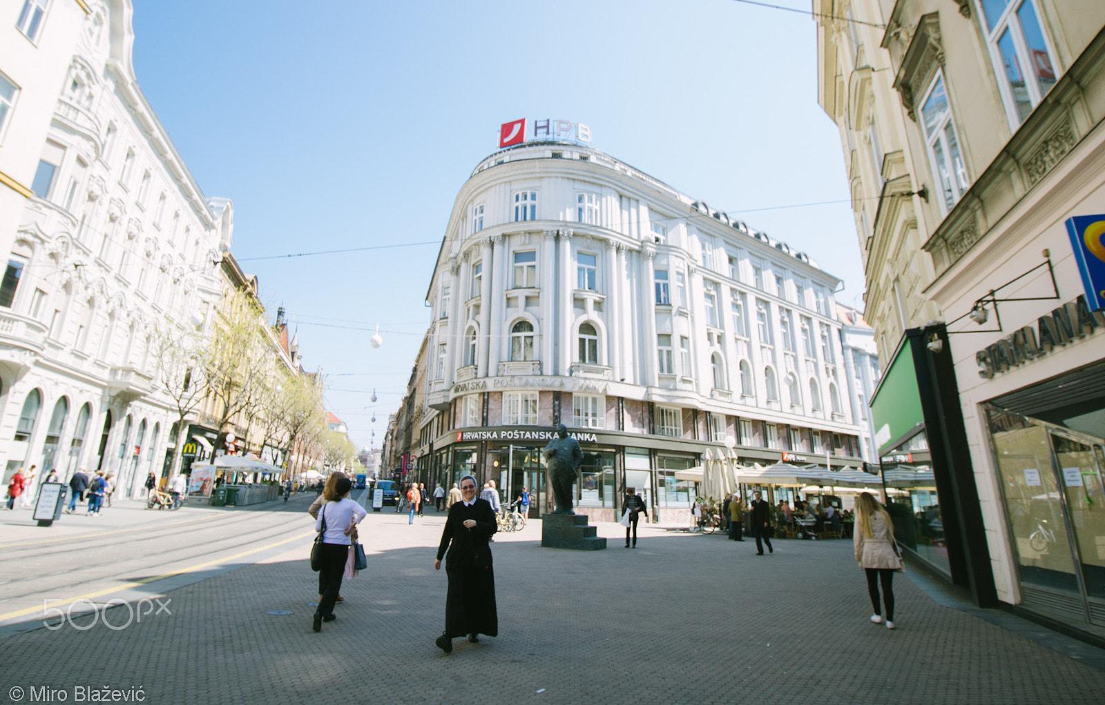 Canon EF-S 10-18mm F4.5–5.6 IS STM sample photo. Zagreb streets photography
