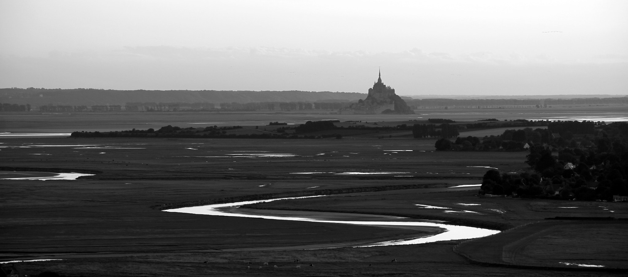 Canon EF-S 18-135mm F3.5-5.6 IS STM sample photo. Mont saint michel photography