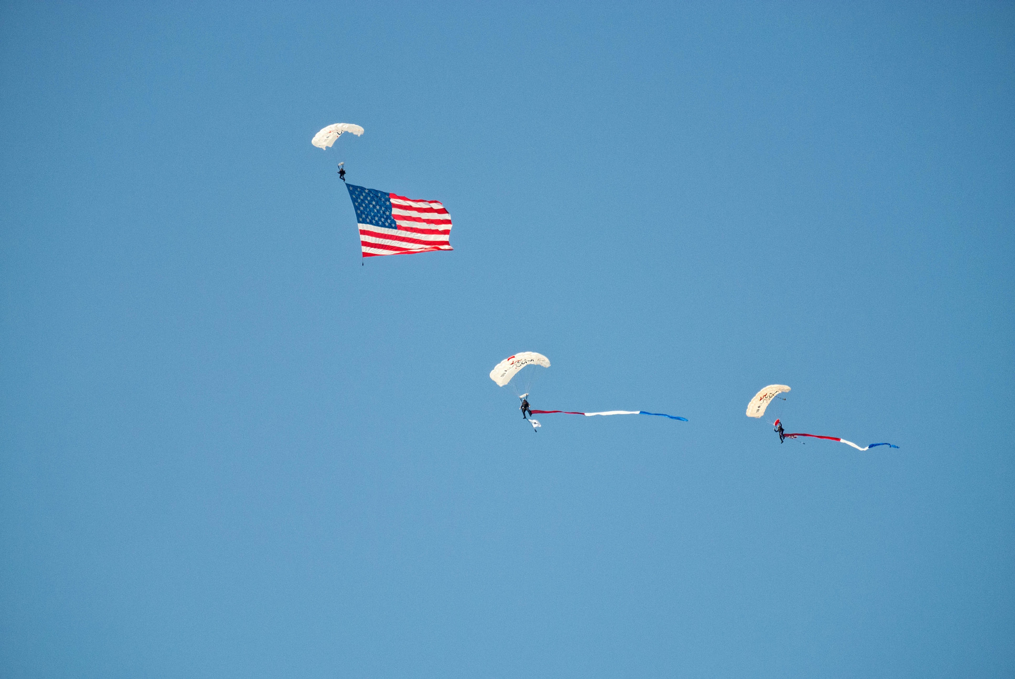 Nikon 1 Nikkor VR 30-110mm F3.8-5.6 sample photo. Skydivers at the folds of honor 500 photography