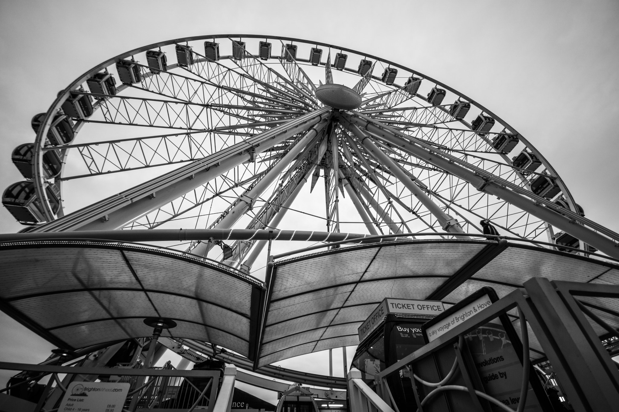 Sigma AF 10-20mm F4-5.6 EX DC sample photo. Ferris wheel photography
