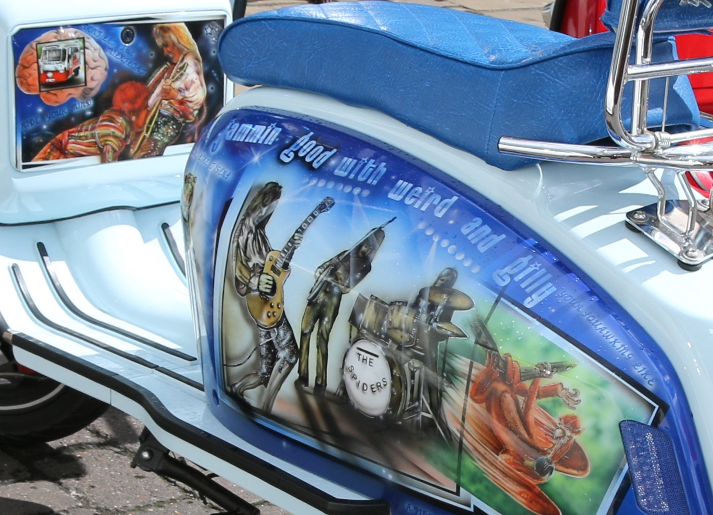 Canon 17-50mm sample photo. Artwork that's very mobile. photography