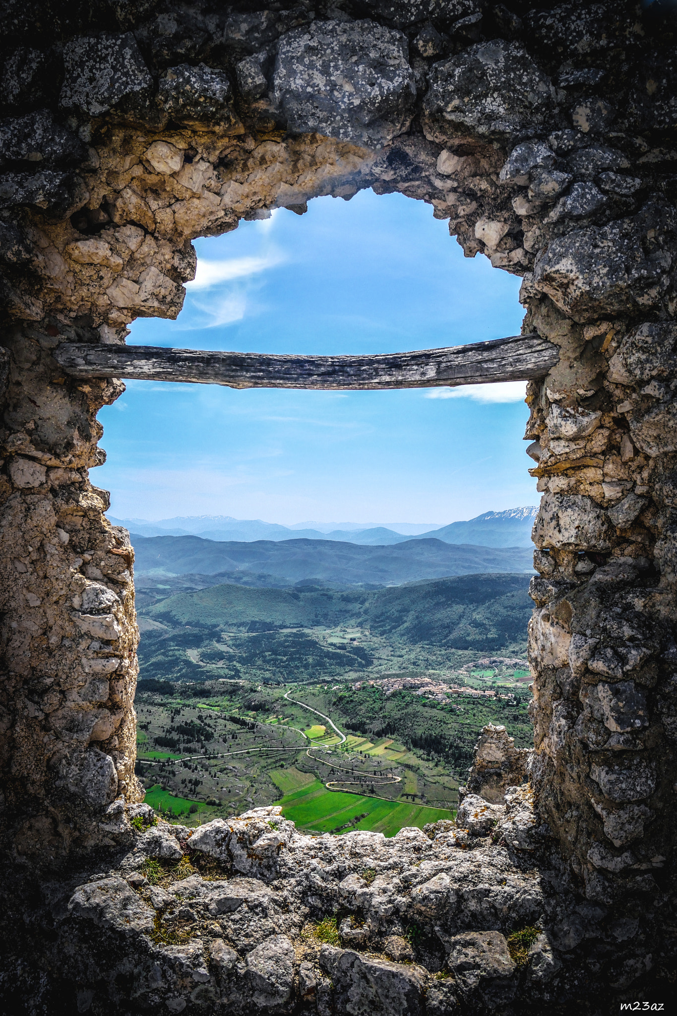 Nikon D3300 + Sigma 17-70mm F2.8-4 DC Macro OS HSM | C sample photo. Finestra d'abruzzo photography