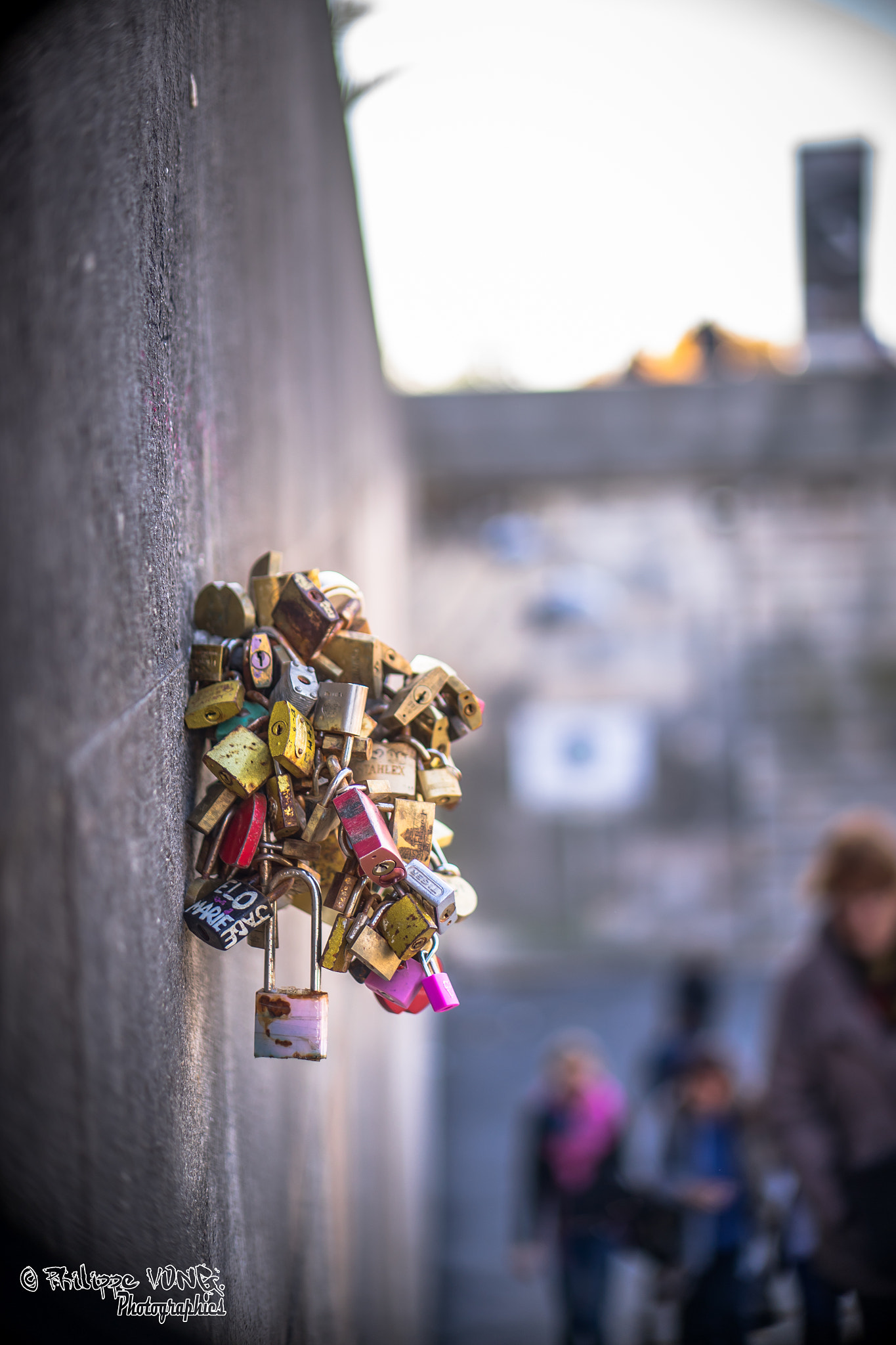 Sony a7 + E 50mm F1.8 OSS sample photo. Cadenas paris photography