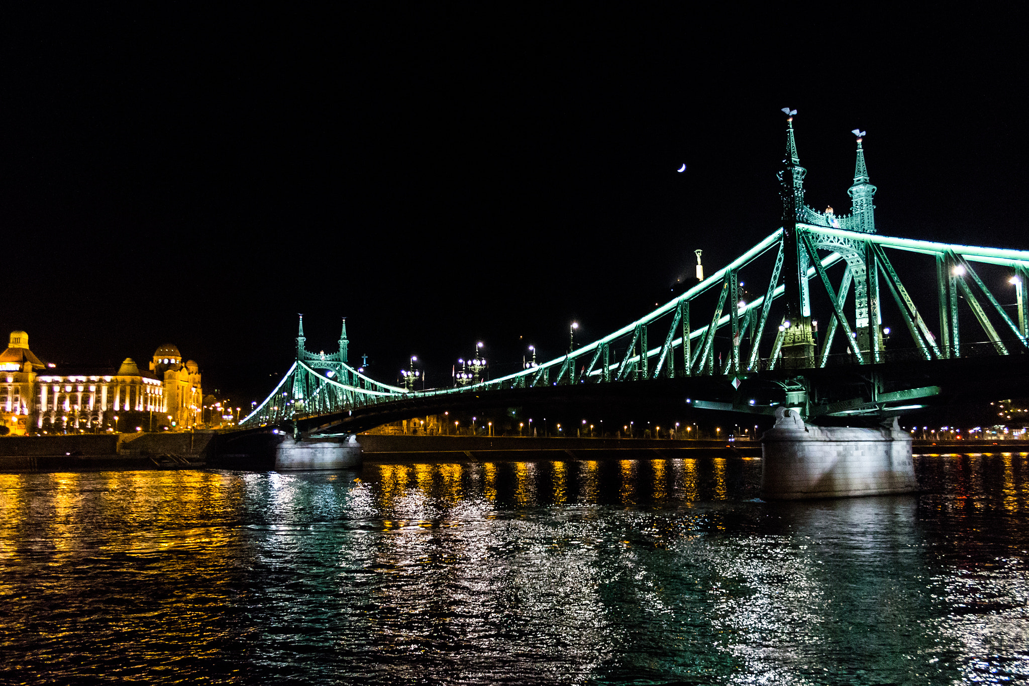 Canon EF-S 18-55mm F3.5-5.6 sample photo. Budapest bridge 2 photography