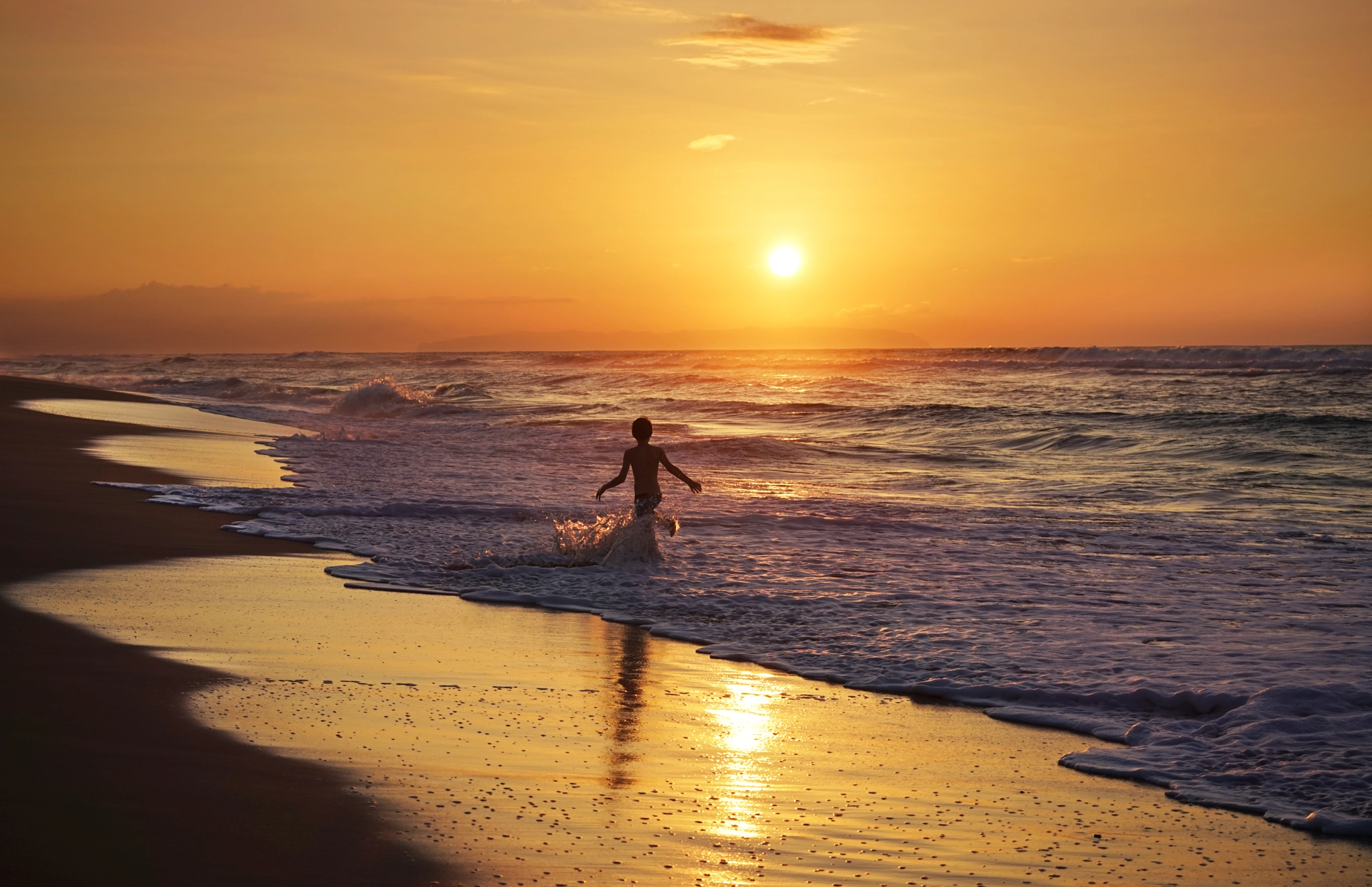 Sony 70-300mm F4.5-5.6 G SSM sample photo. Beach runner.jpg photography