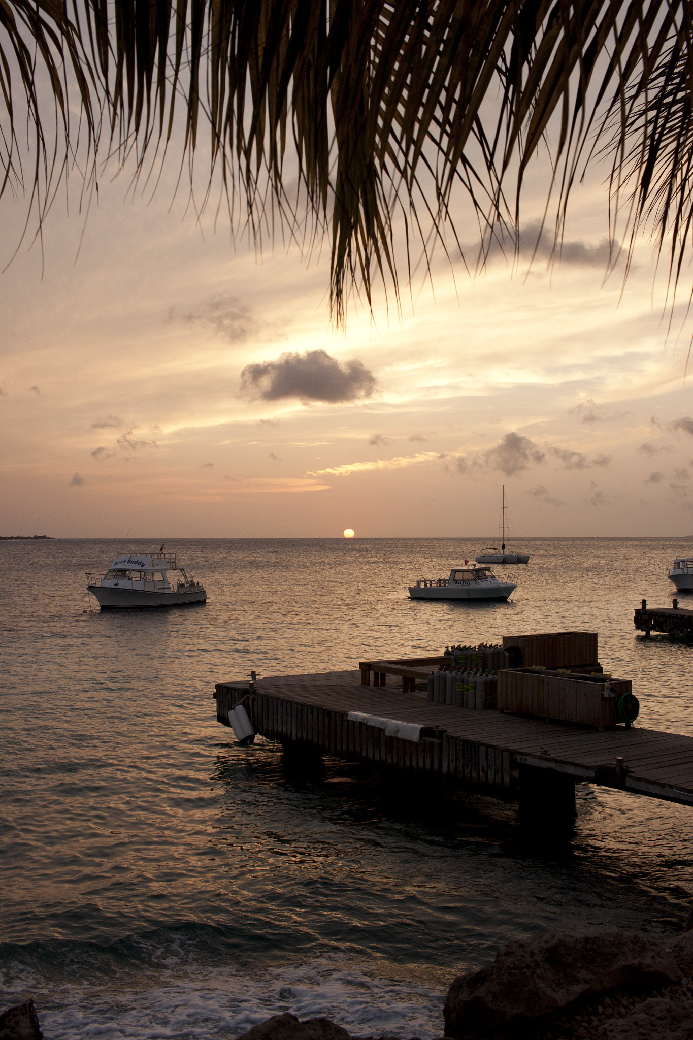 Canon EF-S 24mm F2.8 STM sample photo. Buddy dive resort sunset photography