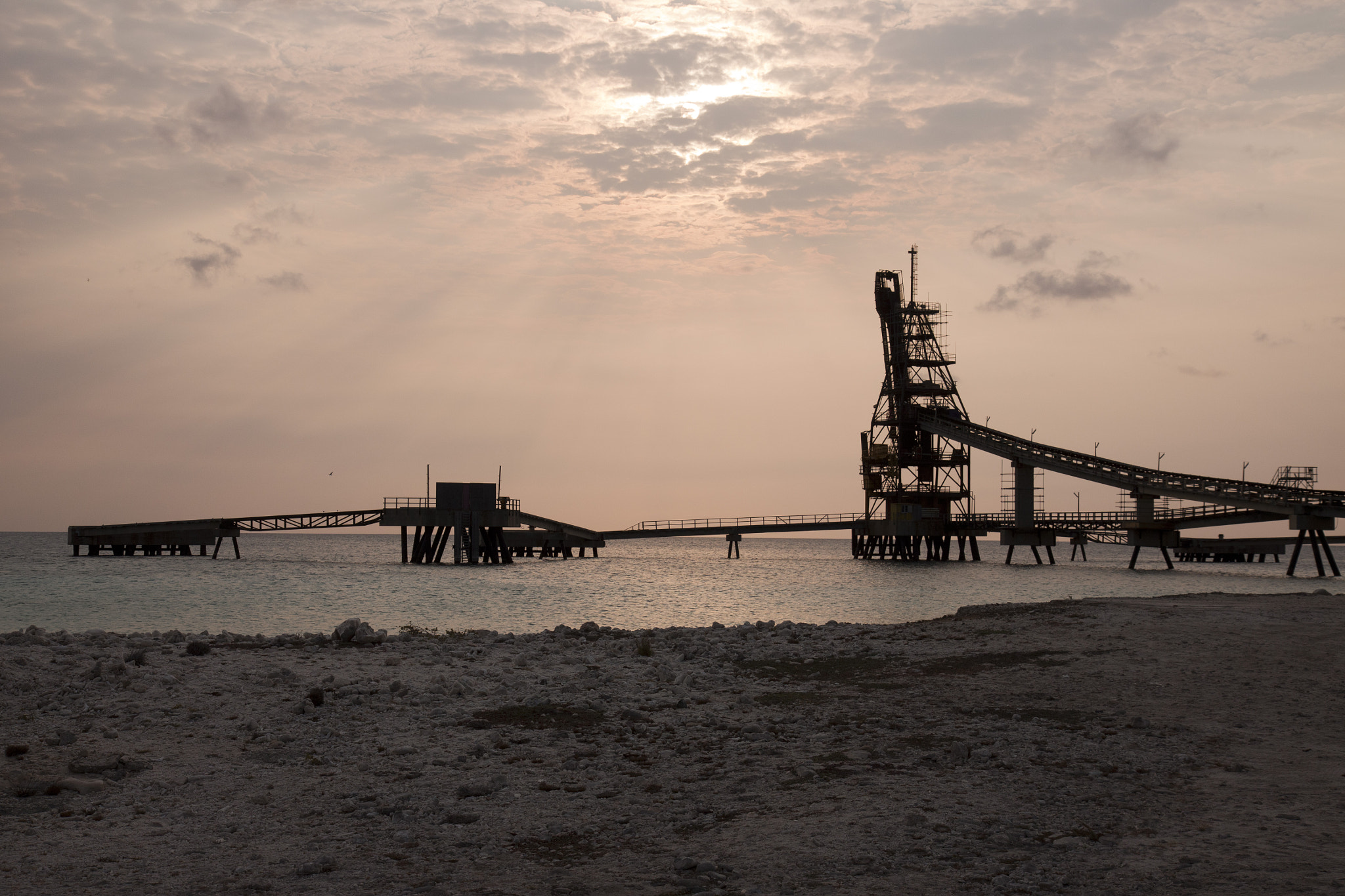 Canon EOS 500D (EOS Rebel T1i / EOS Kiss X3) sample photo. Salt pier photography
