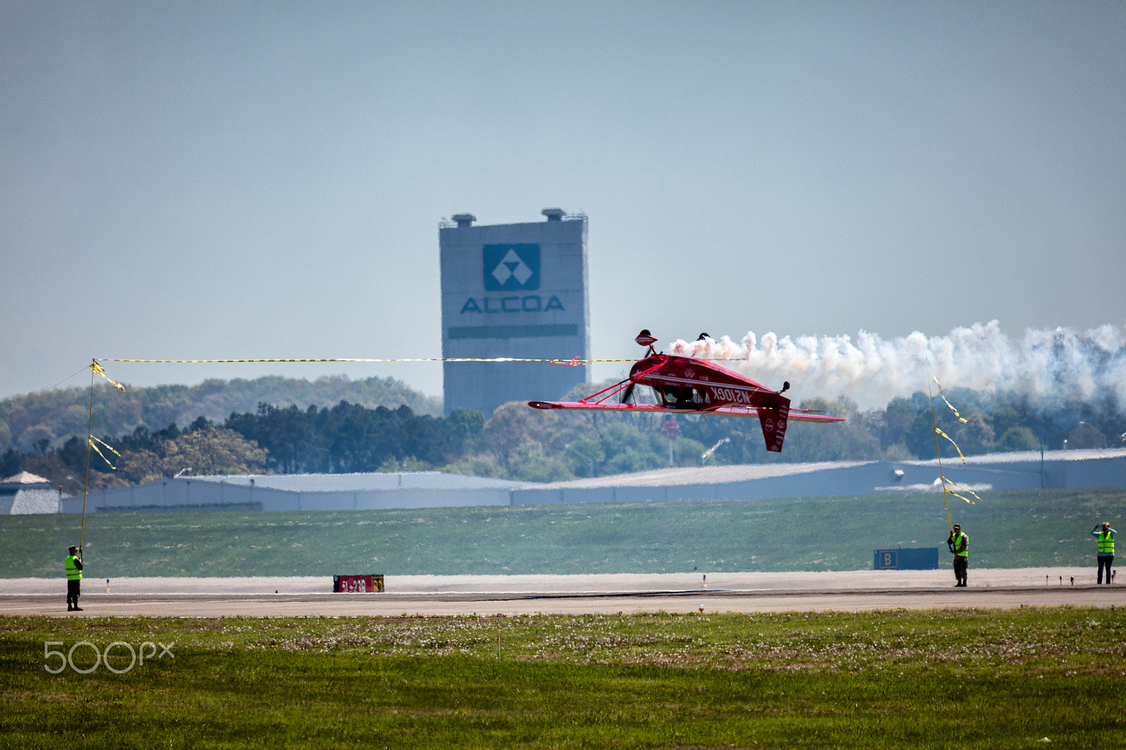 Canon EOS 5DS + Sigma 150-600mm F5-6.3 DG OS HSM | C sample photo. Greg koontz cutting ribbon while flying inverted photography