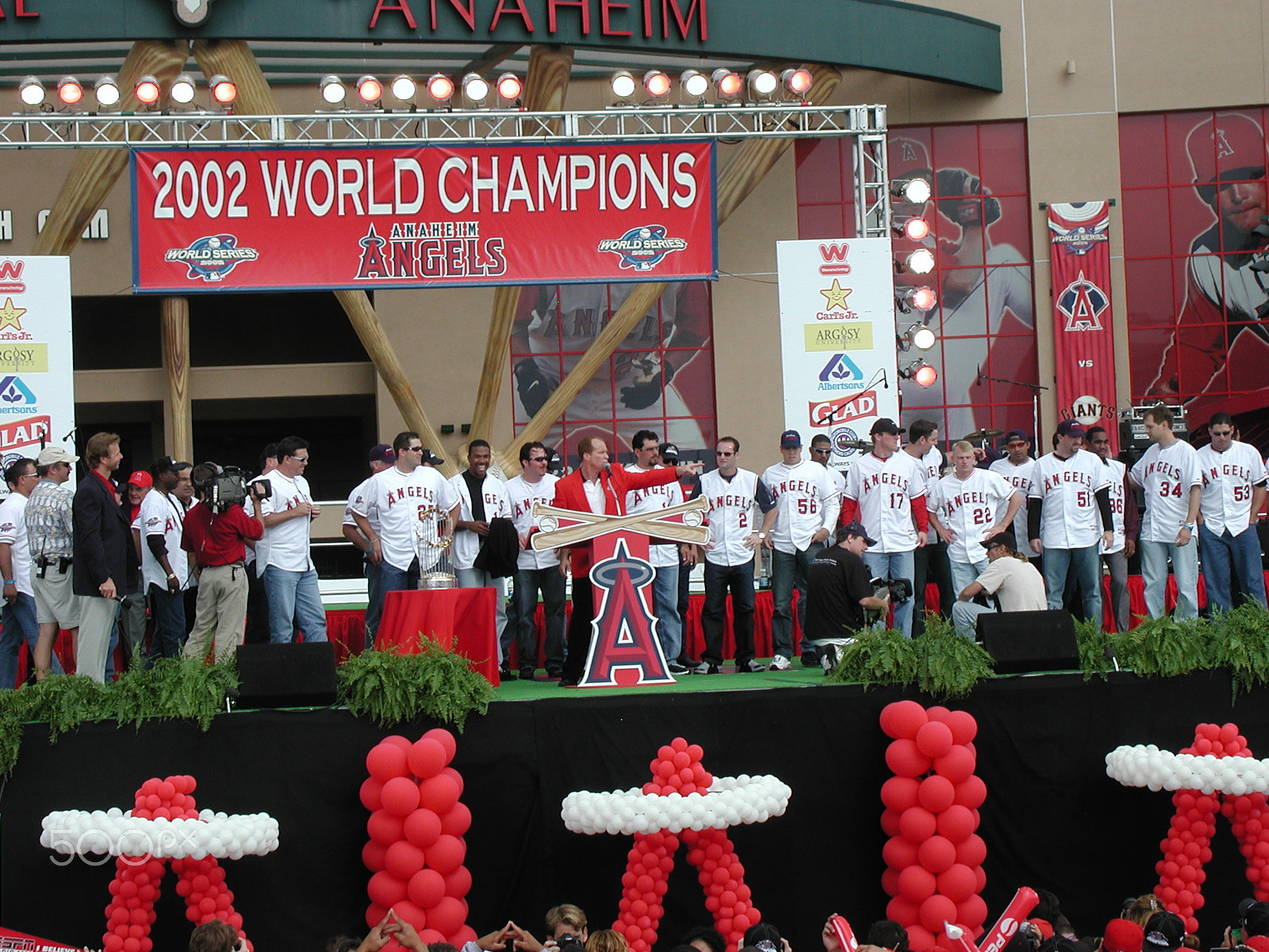 Olympus C3030Z sample photo. Angels world series 2002 championship party photography
