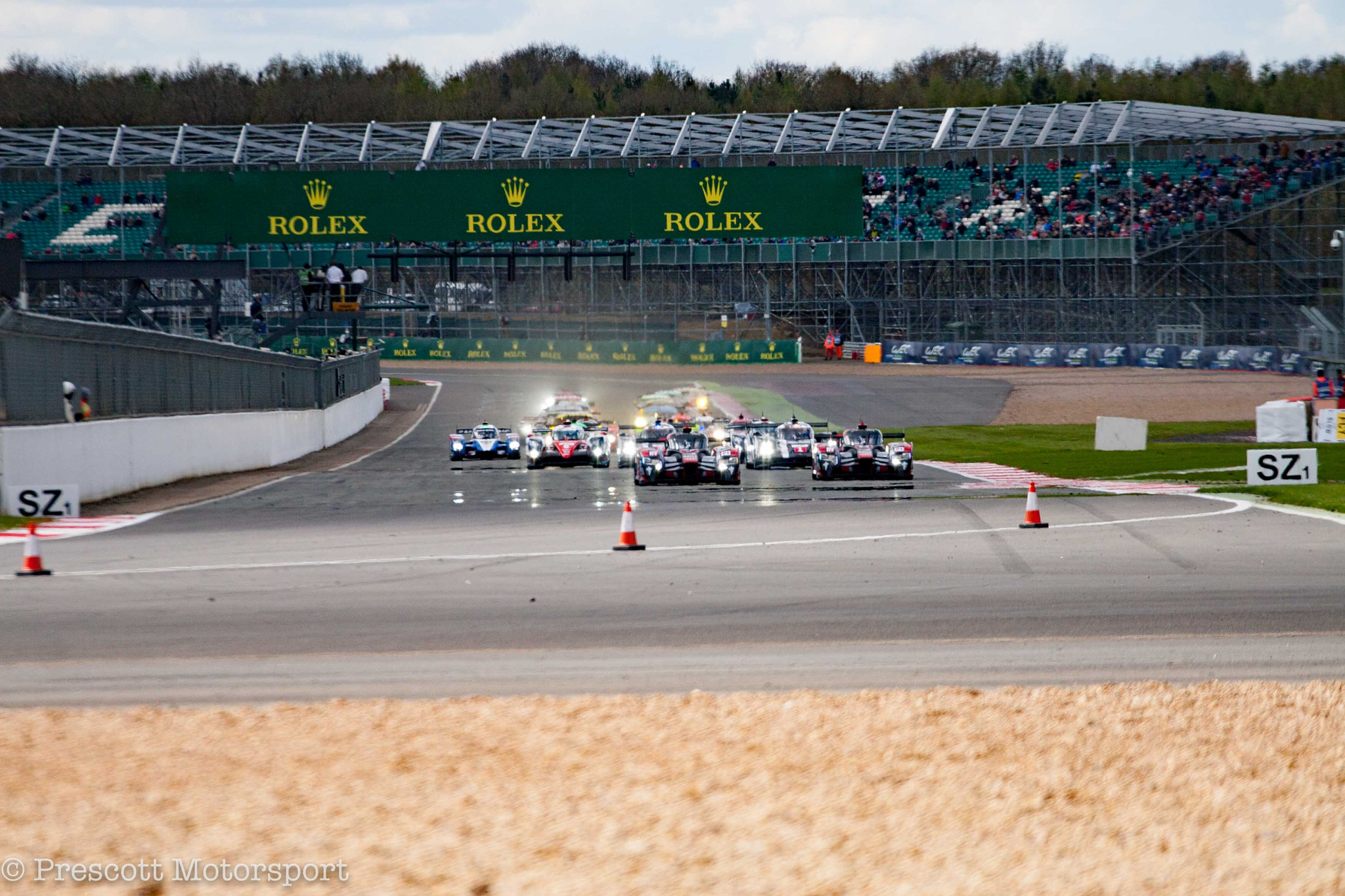 Canon EOS 30D + Canon EF 70-200mm F4L USM sample photo. The start of the 6hrs of silverstone photography