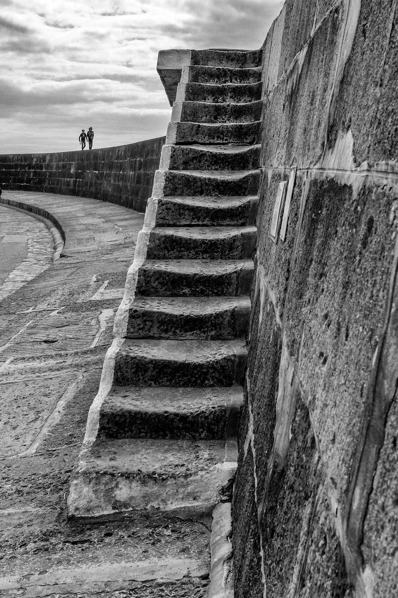 Sigma 17-70mm F2.8-4 DC Macro OS HSM | C sample photo. Walking on the cob photography