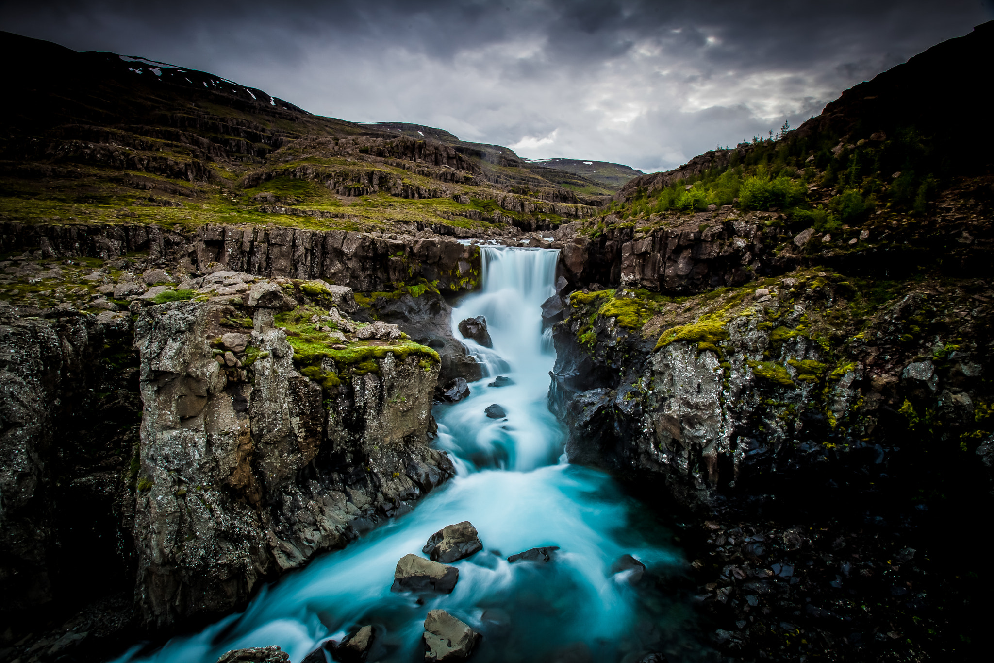 Canon EF 16-35mm F2.8L USM sample photo. Kleiner wasserfall in island photography