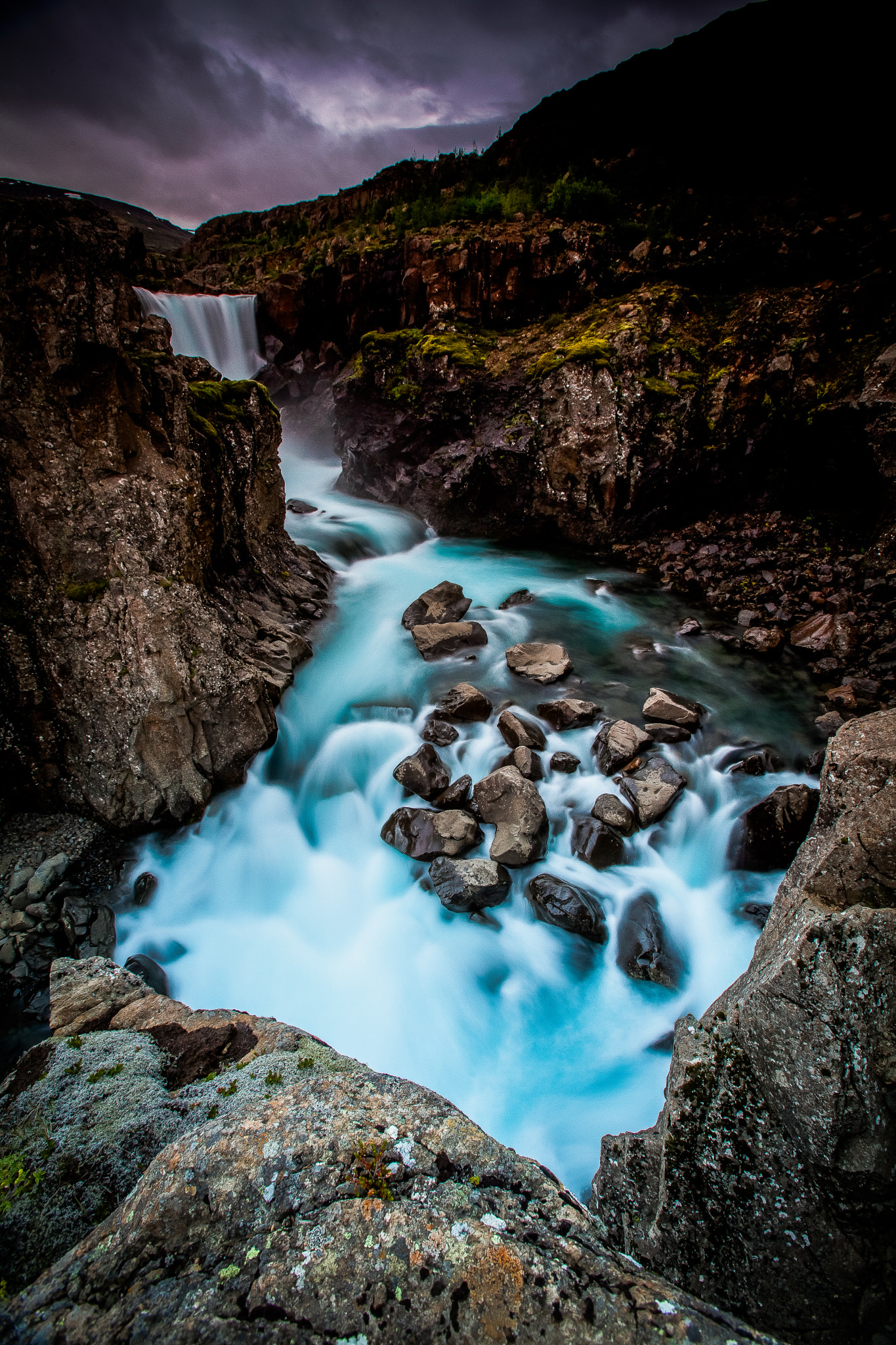 Canon EOS 5D Mark II + Canon EF 16-35mm F2.8L USM sample photo. Kleiner wasserfall in island photography