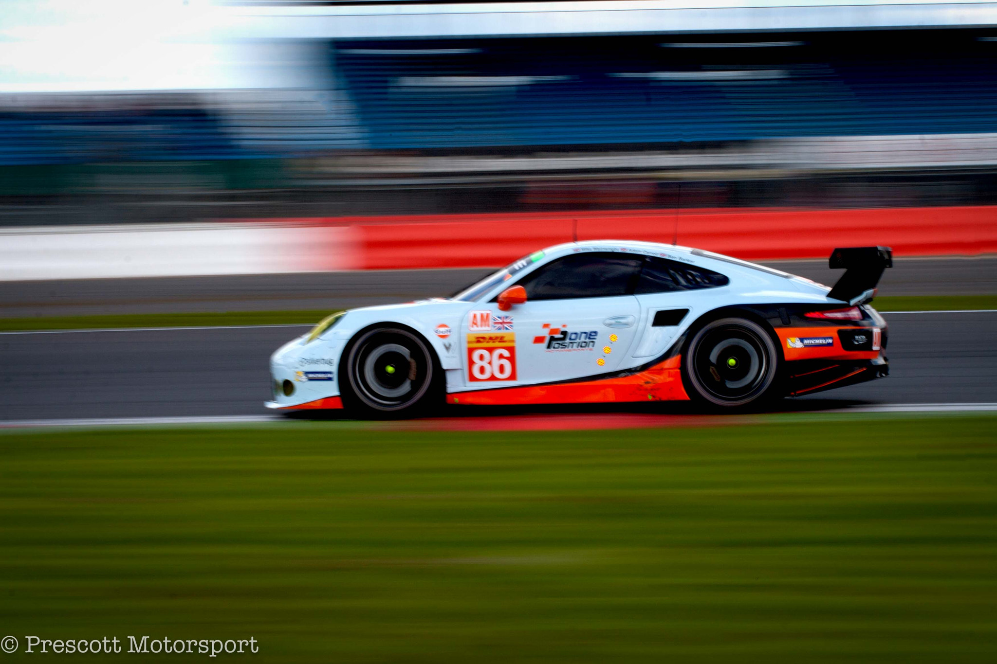 Canon EOS 30D + Canon EF 70-200mm F4L USM sample photo. Gulf porsche at luffield, silverstone photography