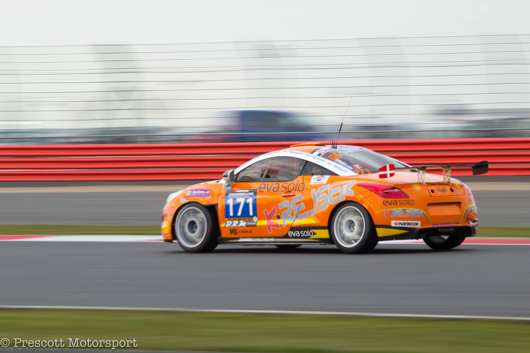 Canon EOS 1200D (EOS Rebel T5 / EOS Kiss X70 / EOS Hi) + Canon EF 70-200mm F4L USM sample photo. 24h series from silverstone 2016 photography