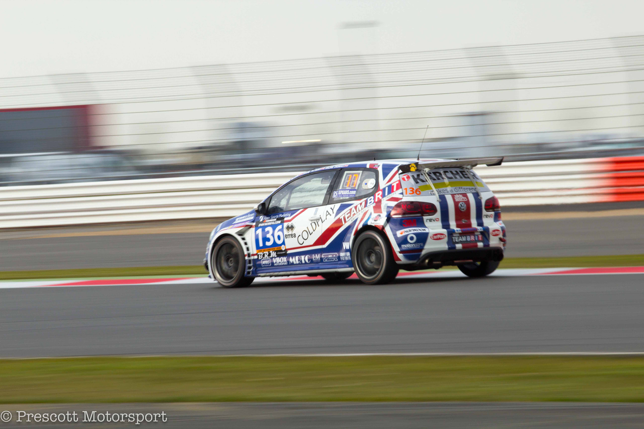 Canon EOS 1200D (EOS Rebel T5 / EOS Kiss X70 / EOS Hi) + Canon EF 70-200mm F4L USM sample photo. 24h series from silverstone 2016 photography