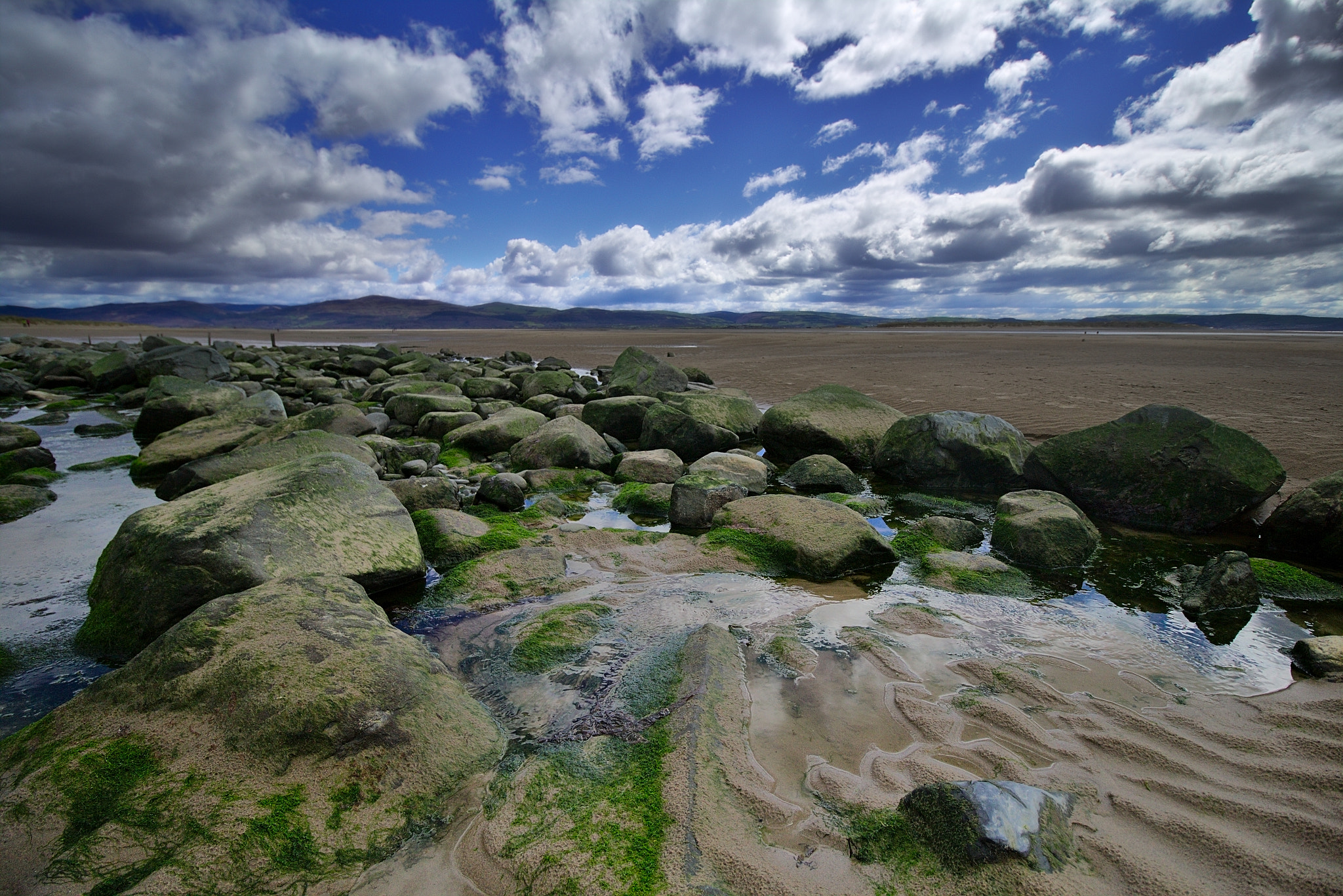 Canon EF-S 10-18mm F4.5–5.6 IS STM sample photo. Rocks on aberdovy beach photography