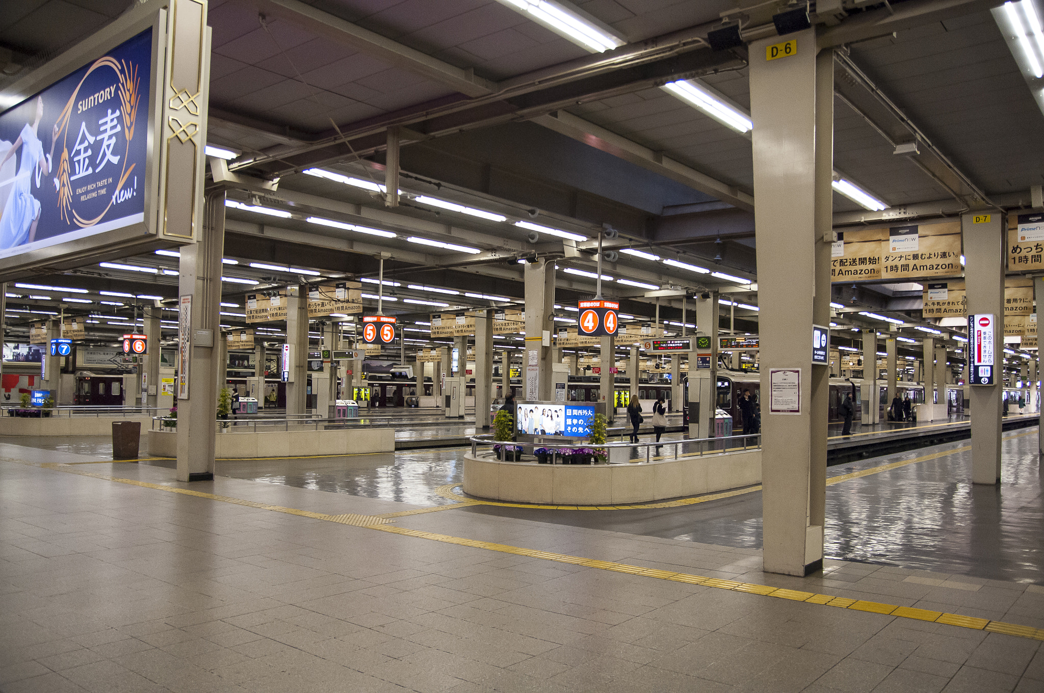 Nikon D2X + Sigma 18-50mm F2.8 EX DC Macro sample photo. 20160226_kyoto(umeda station,osaka) photography